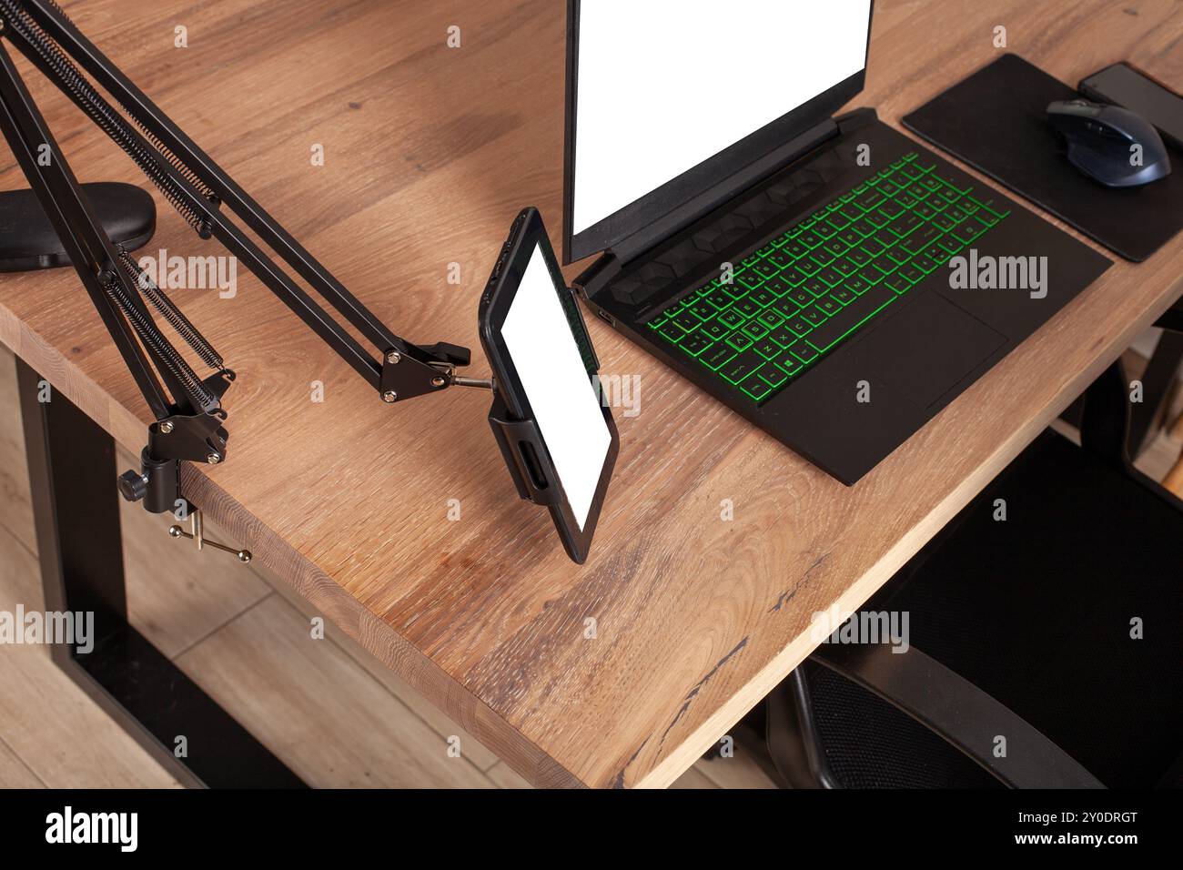 Bureau à domicile moderne avec ordinateur portable Banque D'Images