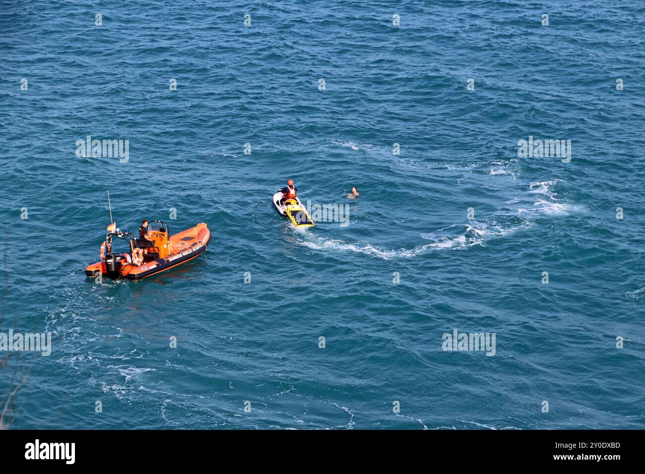 Exercice de sauvetage au large de la côte, Peniscola Banque D'Images