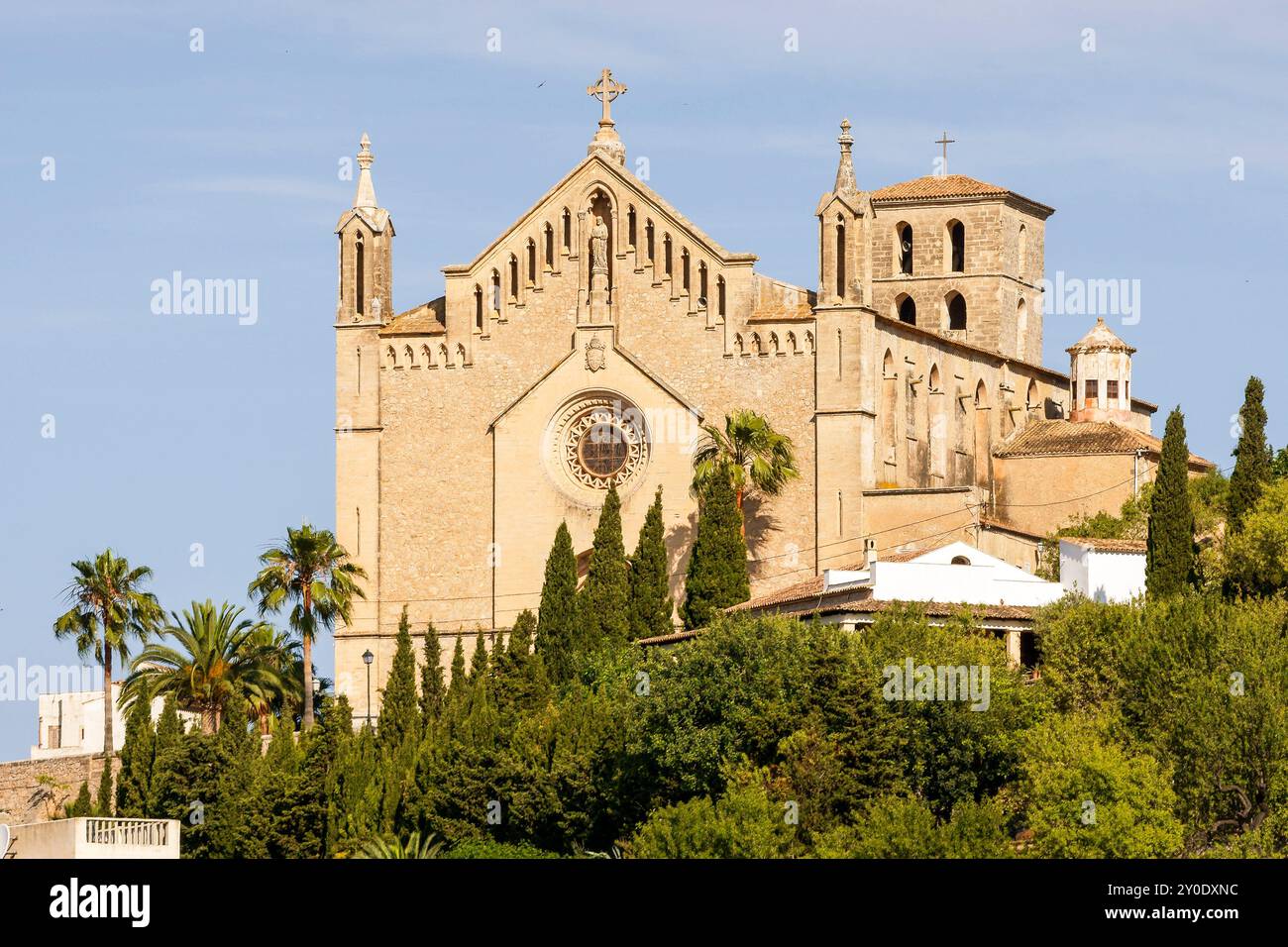 Château et église sur une colline, Sant Salvador de S'almudaina, XIVe siècle. Artà. Majorque. Îles Baléares. Espagne. Banque D'Images