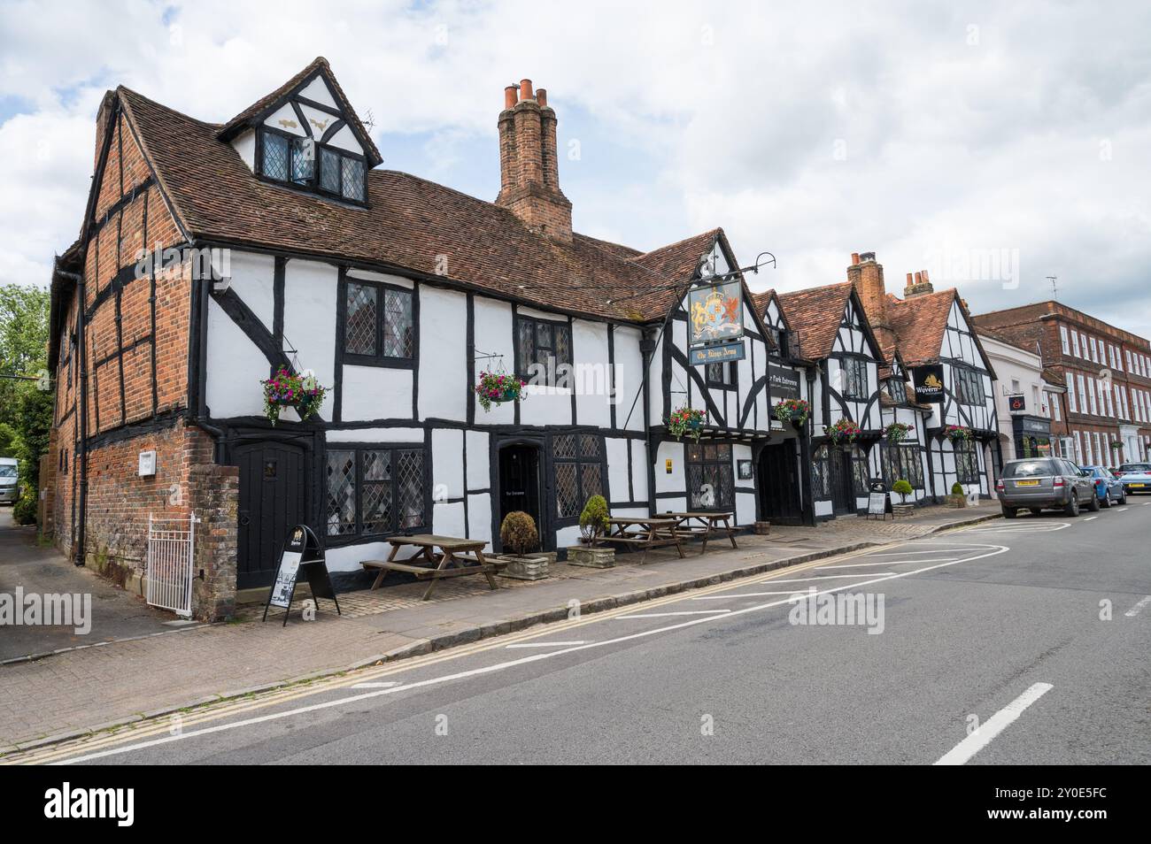 Extérieur du Kings Arms Hotel une ancienne auberge de coaching utilisée dans les productions cinématographiques et télévisuelles populaires. High Street Old Amersham Buckinghamshire Angleterre Royaume-Uni Banque D'Images