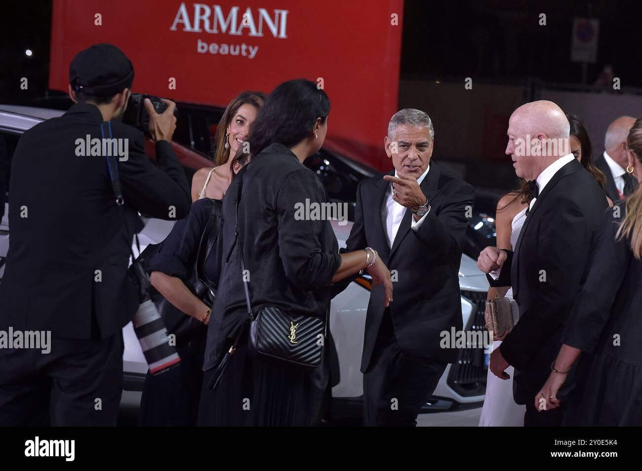 Venise, Italie. 01 Sep, 2024. VENISE, ITALIE - 01 SEPTEMBRE : George Clooney, Amal Clooney assistent au tapis rouge 'Wolfs' lors du 81ème Festival International du film de Venise le 1er septembre 2024 à Venise, Italie. Crédit : dpa/Alamy Live News Banque D'Images