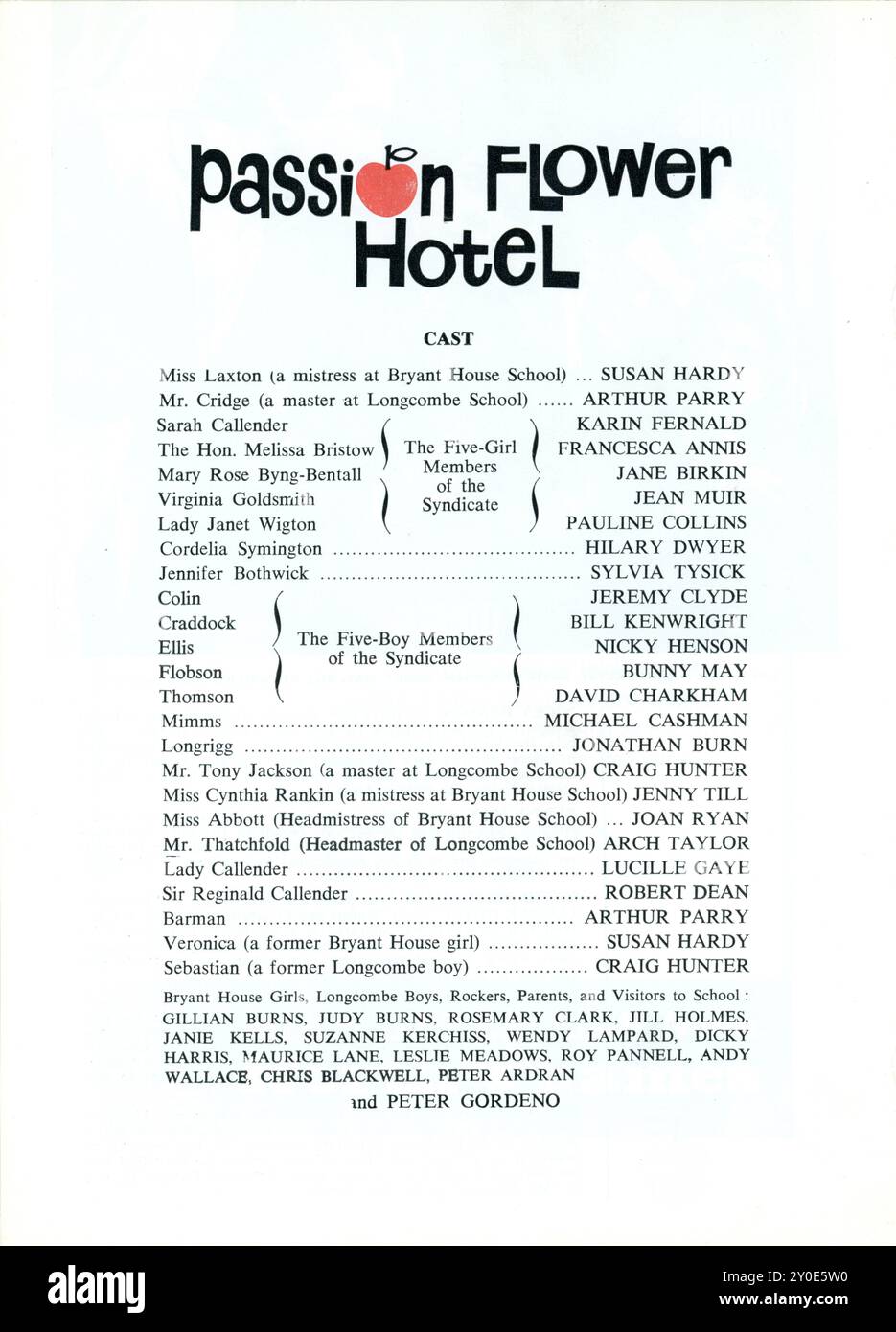 Liste des acteurs du programme pour JANE BIRKIN FRANCESCA ANNIS PAULINE COLLINS JEREMY CLYDE BUNNY MAY BILL KENWRIGHT et NICKY HENSON dans PASSION FLOWER HOTEL Director / costumes WILLIAM CHAPPELL roman Rosalind Erskine book Wolf Mankowitz musique John Barry paroles de Trevor Peacock chorégraphie Peter Gordeno présenté par Gene Gutowski au Prince of Wales Theatre, Coventry Street, Londres à partir du 24 août 1965 en cours pour 148 représentations Banque D'Images