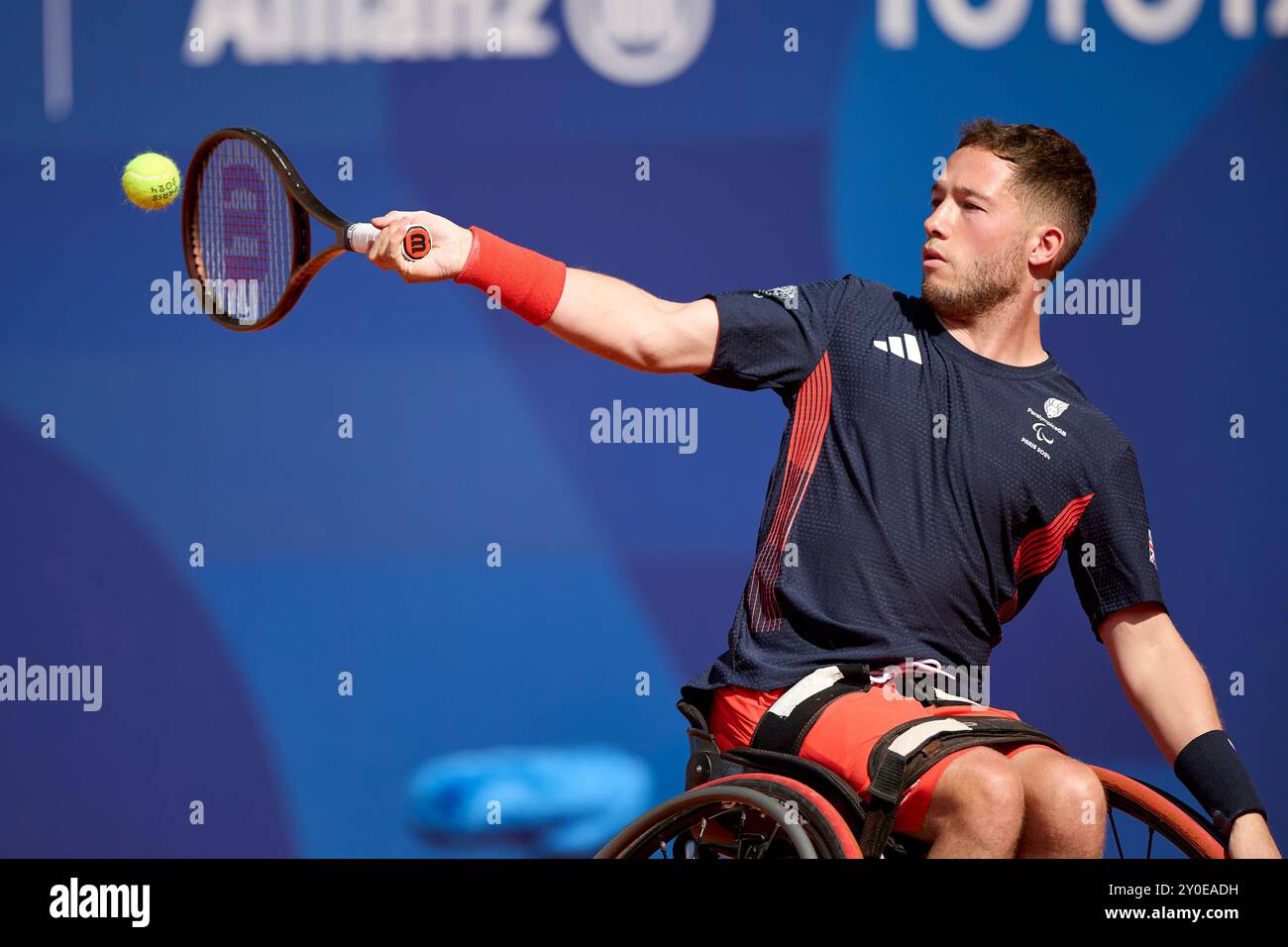 1er septembre 2024, Paris, France. Tennis en fauteuil roulant. Alfie Hewett, de Grande-Bretagne, affronte Sergei Lysol, d’Israël, au deuxième tour en simple masculin sur court Philippe-Chatrier au stade Roland-Garros. Le jour 4 des Jeux Paralympiques de Paris 2024. Crédit Roger Bool / Alamy Live News Banque D'Images