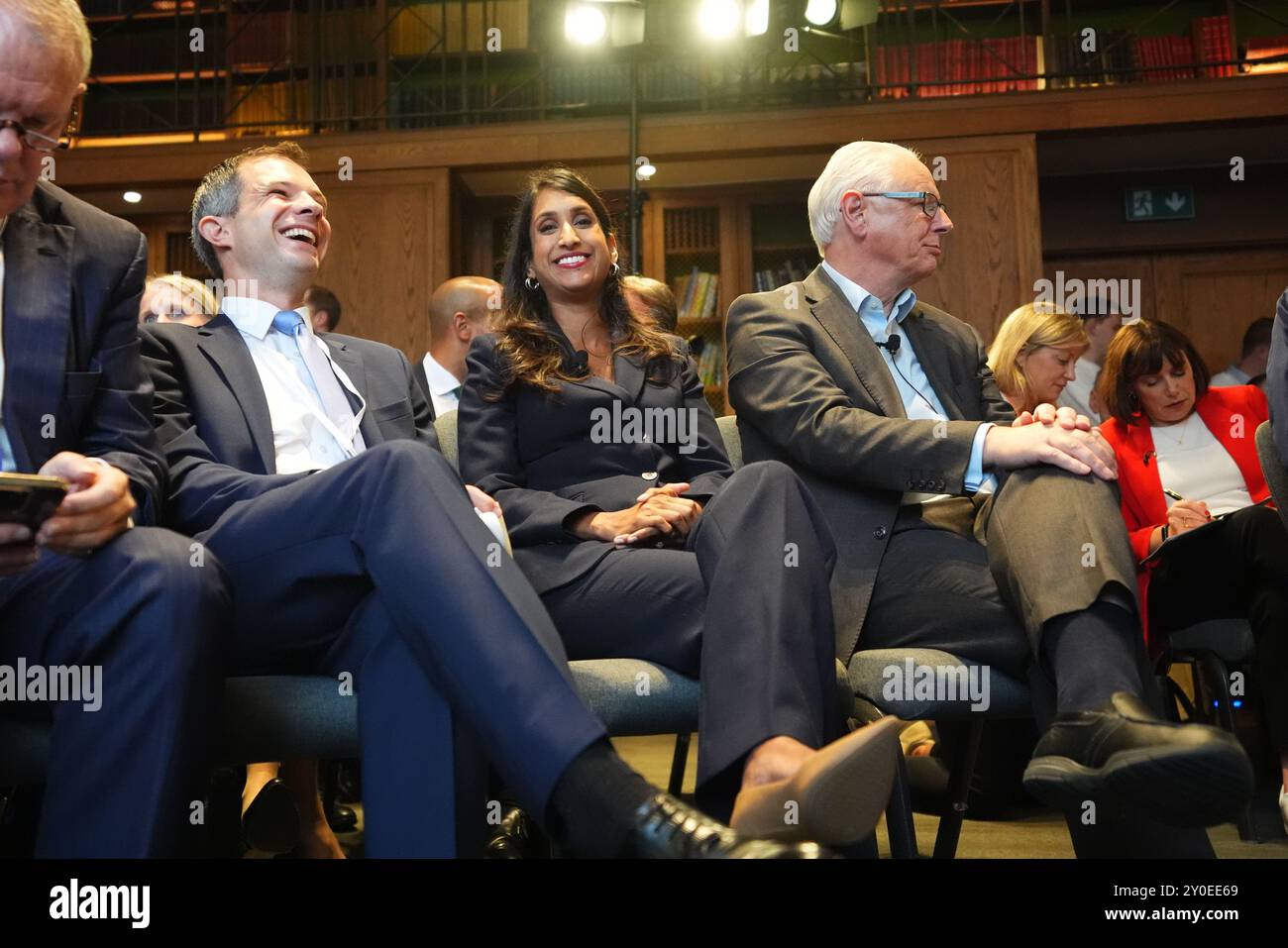 L'ancienne secrétaire à la sécurité énergétique et au net zéro Claire Coutinho s'adressant à Andrew Bowie avant que Kemi Badenoch ne prenne la parole lors d'un événement de campagne à la direction du Parti conservateur à IET London. Date de la photo : lundi 2 septembre 2024. Banque D'Images