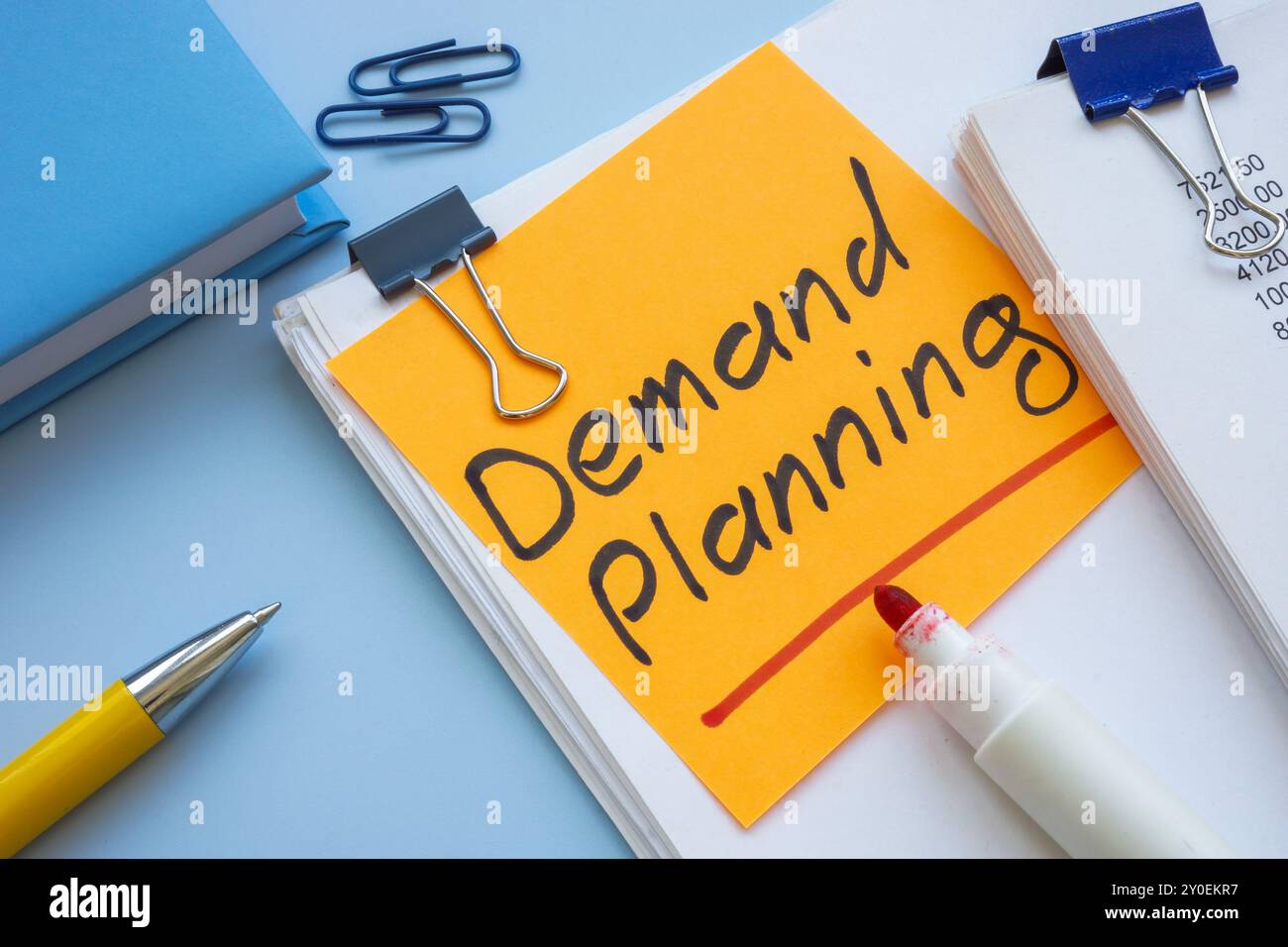 Pile de papiers à la demande planification. Banque D'Images