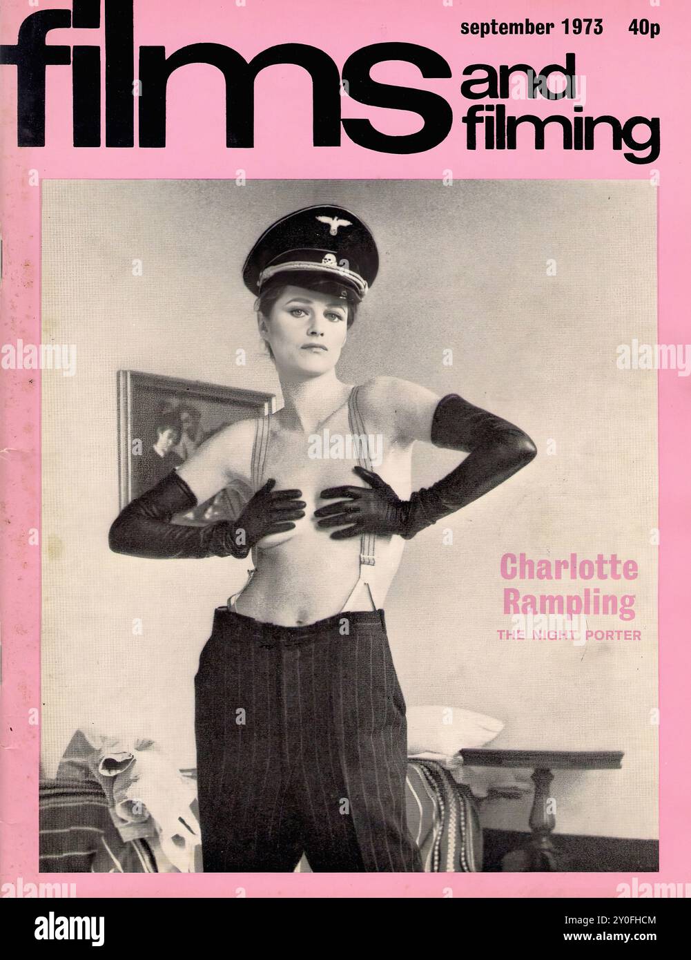 Films et tournage sept. 1973 - couverture du magazine Vintage - photographe inconnu - transcription de texte [ septembre 1973 40p films aming Charlotte Rampling THE NIGHT PORTER ] POUR USAGE ÉDITORIAL SEULEMENT ! Banque D'Images