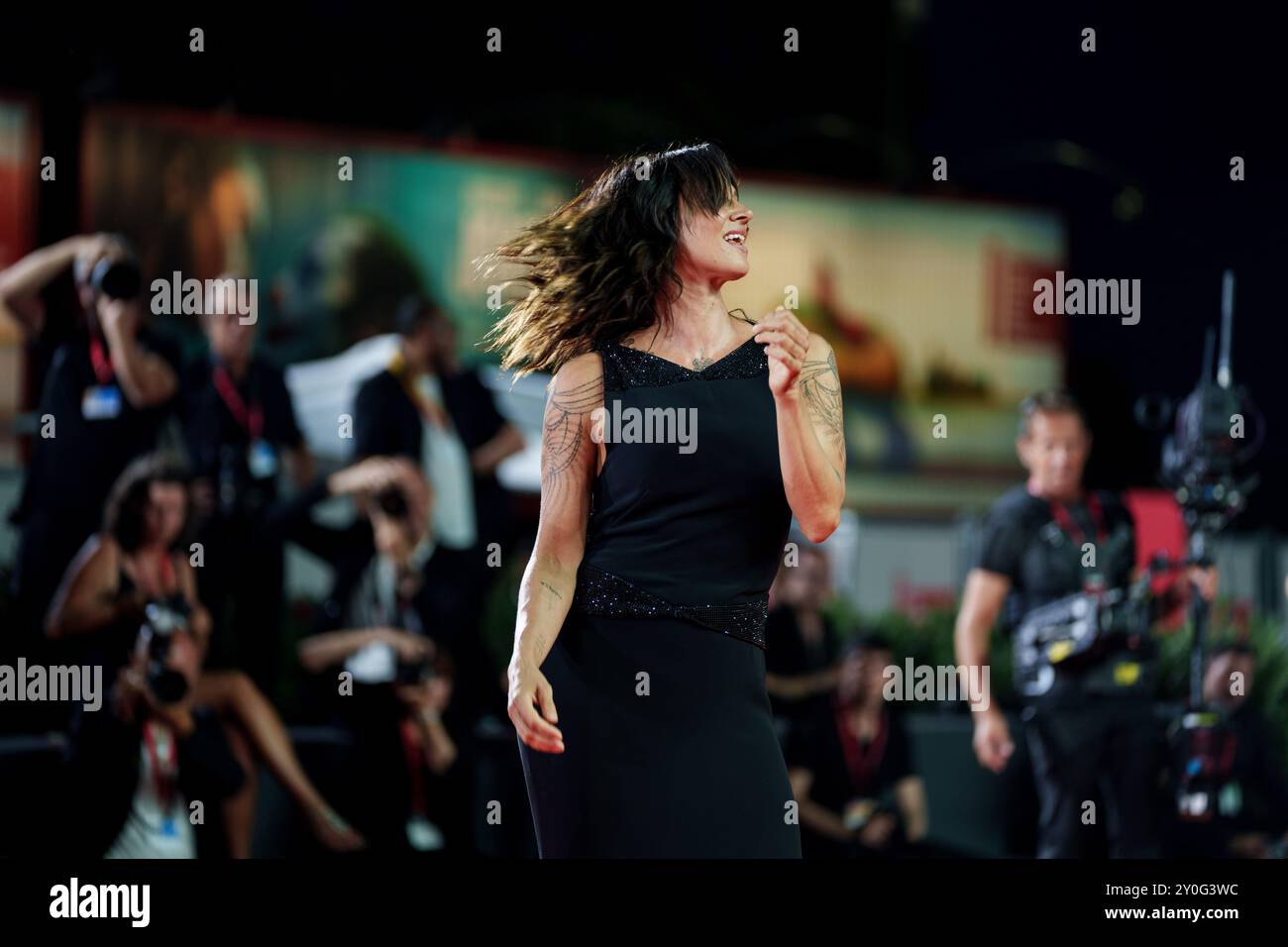 VENISE, ITALIE - 1er SEPTEMBRE : Asia Argento assiste au tournage du tapis rouge Italy Venice Award lors du 81e Festival international du film de Venise, le Banque D'Images