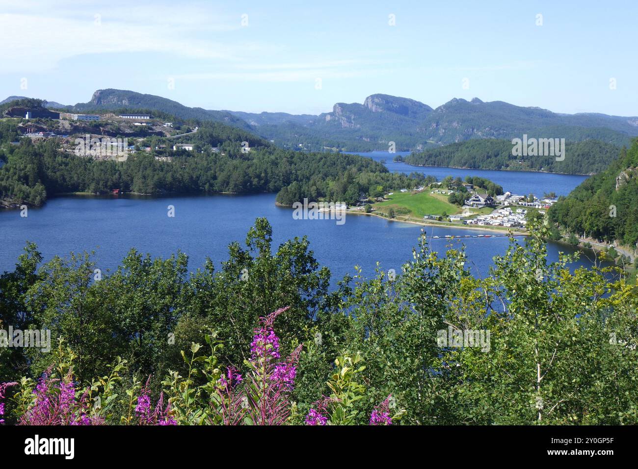 Vue sur un lac en Norvège. Il fait partie du géoparc Magma. Cette région a le statut de l'UNESCO en raison de son paysage unique Banque D'Images