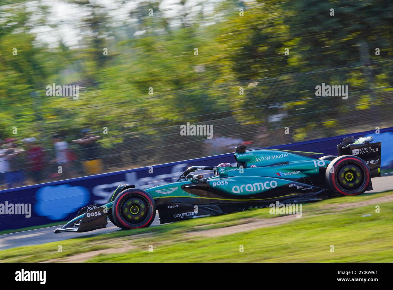 Monza, Italie. 30 août 2024. Lance Stroll of Canada au volant de la (18) Aston Martin Aramco F1 Team AMR24 lors du FP2 de formule 1 Pirelli Gran Premio d'Italia 2024 le 30 août 2024, Monza, Italie. Crédit : Luca Rossini/E-Mage/Alamy Live News Banque D'Images