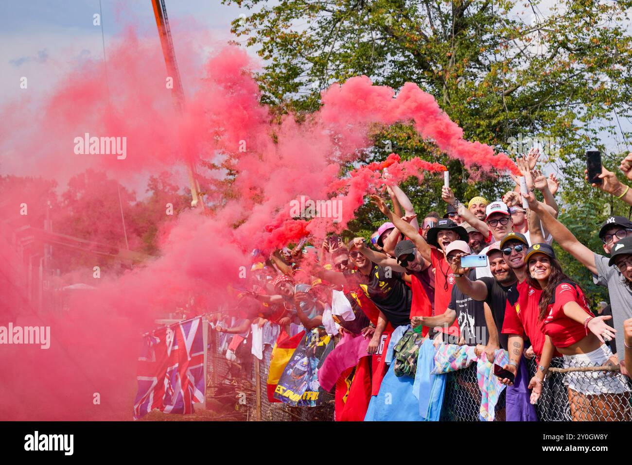 Monza, Italie. 01 Sep, 2024. Tifosi Ferrari lors de la course de formule 1 Pirelli Gran Premio d'Italia 2024 le 1er septembre 2024, Monza, Italie. Crédit : Luca Rossini/E-Mage/Alamy Live News Banque D'Images