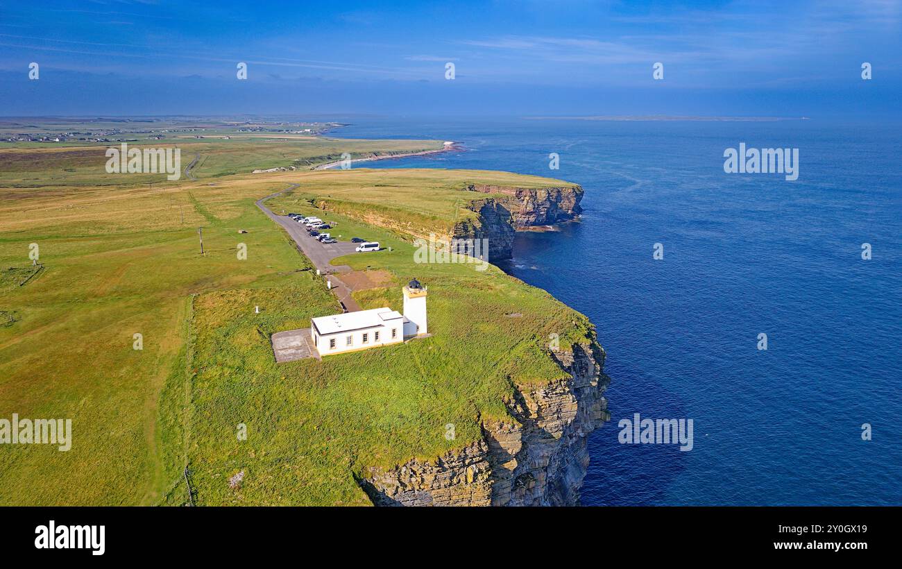 Phare de Duncansby Head à la fin de l'été, le point le plus au nord-est du continent britannique Banque D'Images