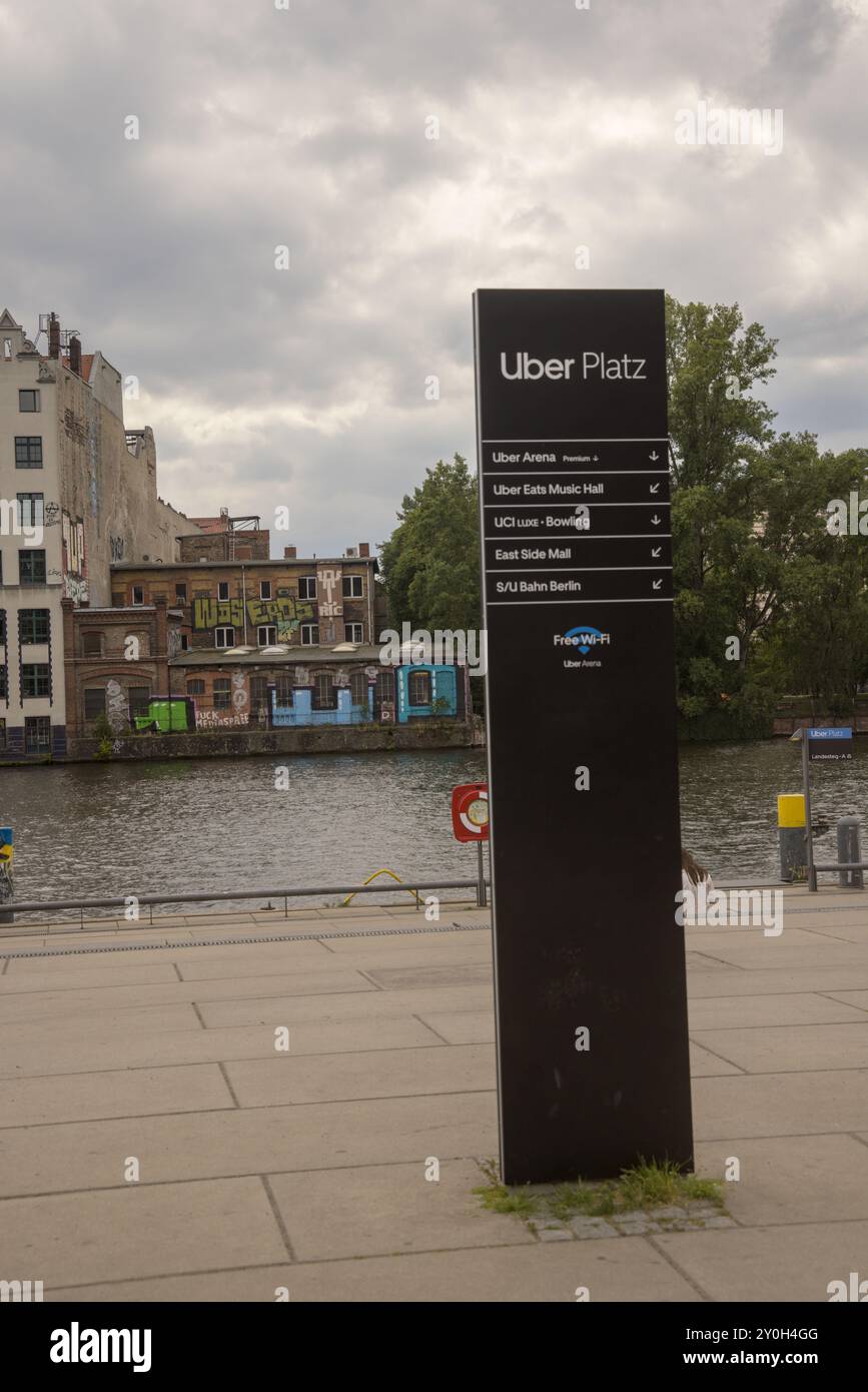 Panneau Uber Platz (place Uber) à Berlin, Allemagne Banque D'Images