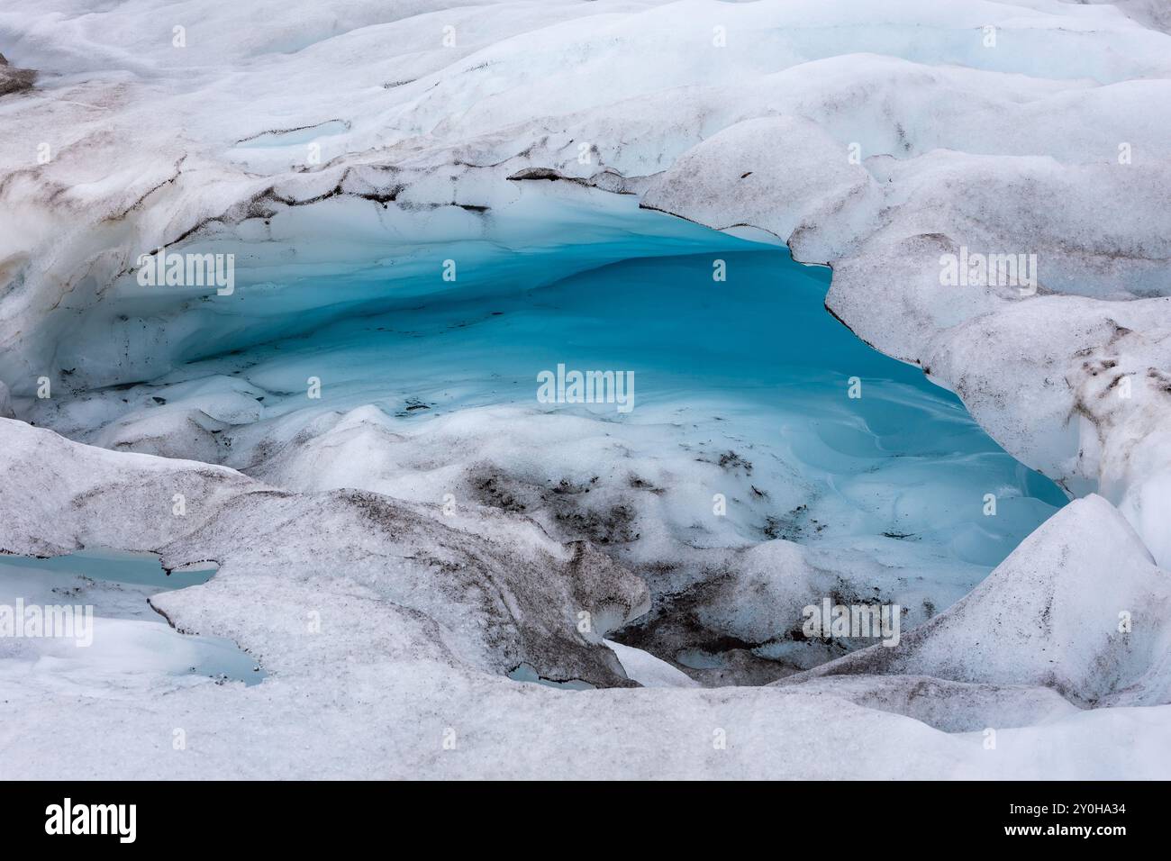 Grotte de glace bleue dans le glacier de Skaftafell, partie du parc national de Vatnajokull, Islande. Banque D'Images