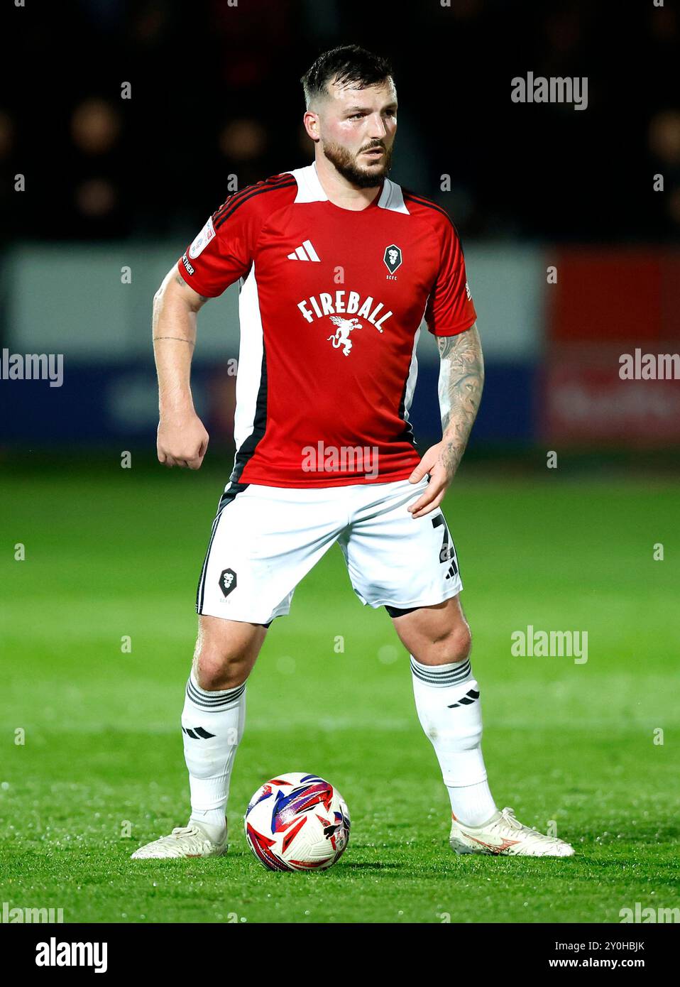 Tom Edwards de Salford City en action lors du match de Sky Bet League Two au Peninsula Stadium de Salford. Date de la photo : lundi 2 septembre 2024. Banque D'Images