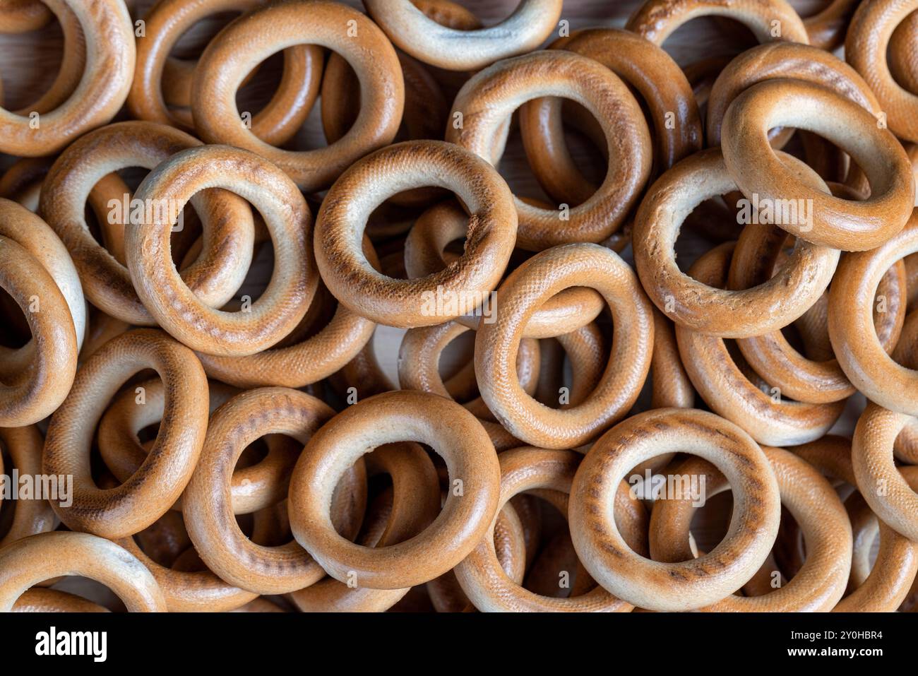 bagels à base de farine solide, bagels secs de petite taille, dessert frais non sucré pour le thé Banque D'Images