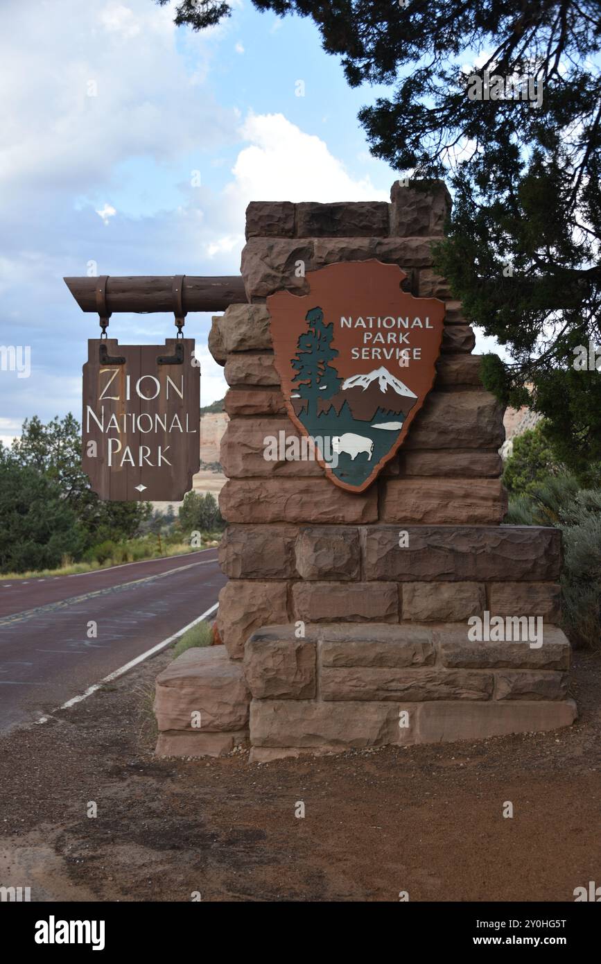 Springdale, UT. ÉTATS-UNIS 8/13/2024. Virgin River du parc national de Zion a sculpté le majestueux canyon de Zion de 15 kilomètres de long de falaises rougeâtres et de couleur brun. Beaucoup Banque D'Images