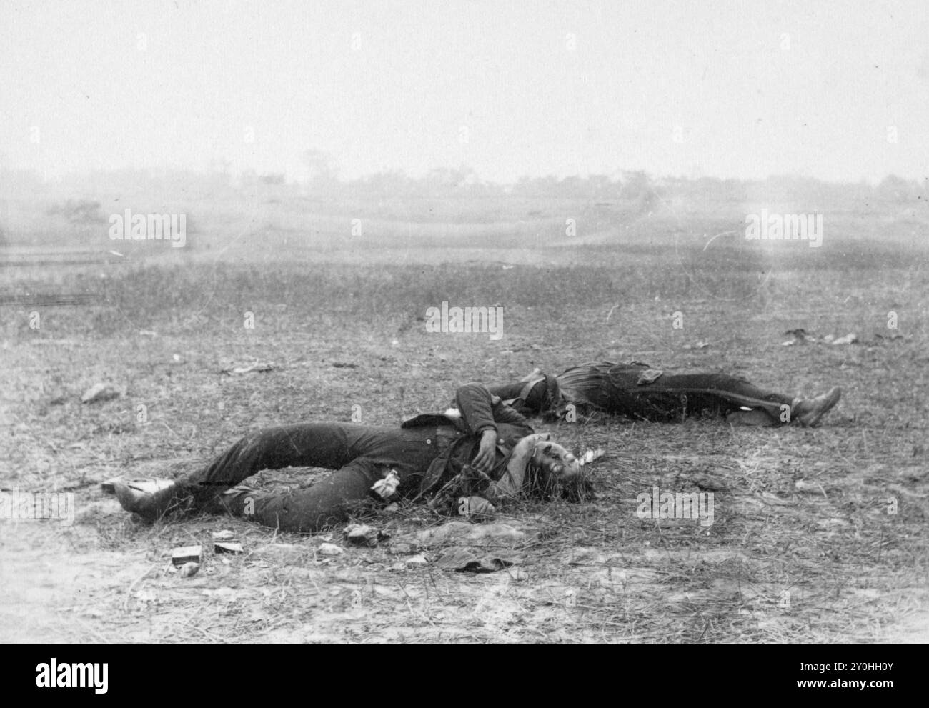 Soldats confédérés morts à la bataille d'Antietam. Deux soldats confédérés morts sur le terrain pendant la guerre de Sécession Banque D'Images Soldats confédérés morts à la bataille d'Antietam. Deux soldats confédérés morts sur le terrain pendant la guerre de Sécession Banque D'Images