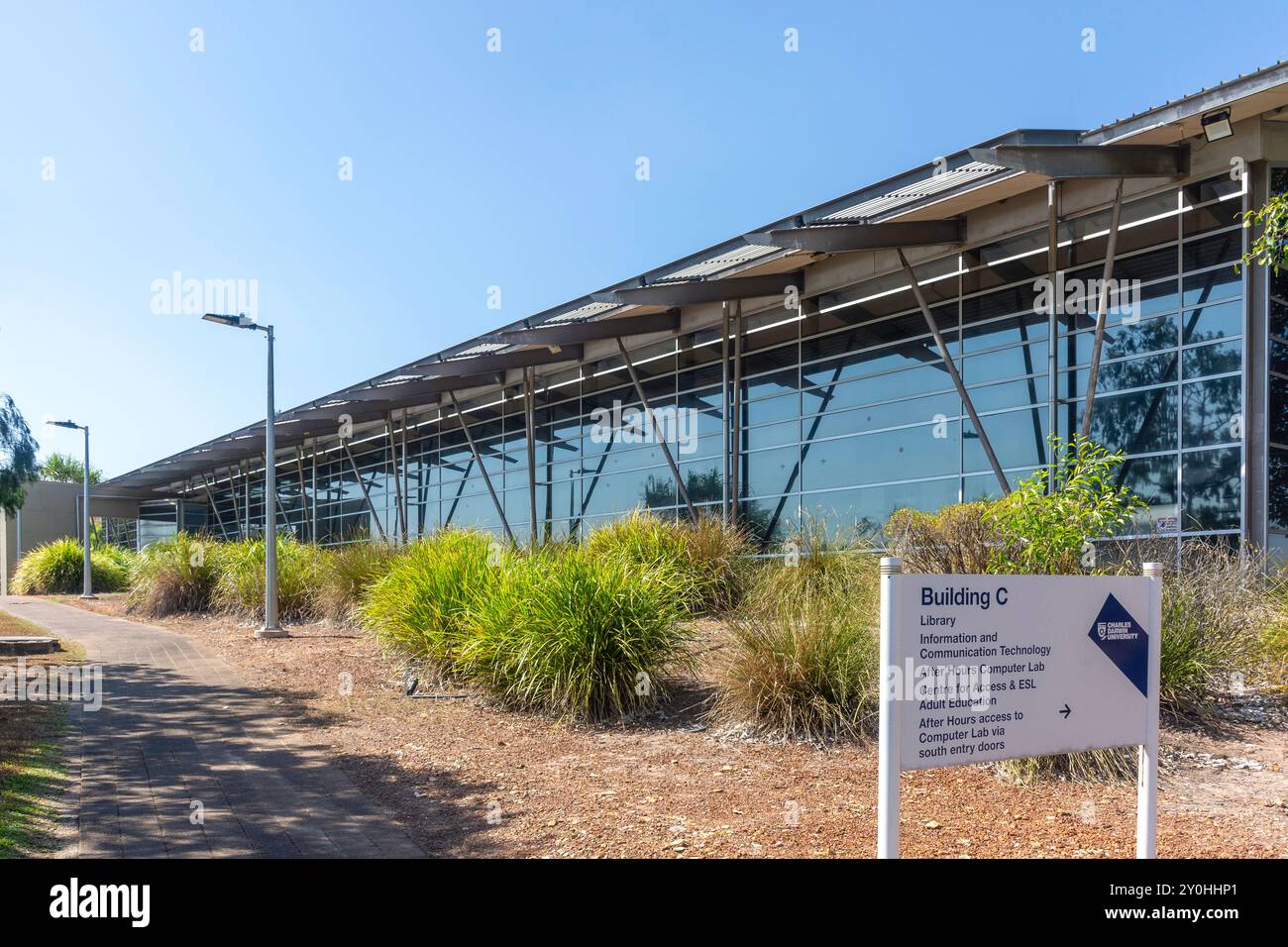 Bâtiment de la bibliothèque sur le campus de l'Université Charles Darwin, Durack, ville de Palmerston, territoire du Nord, Australie Banque D'Images