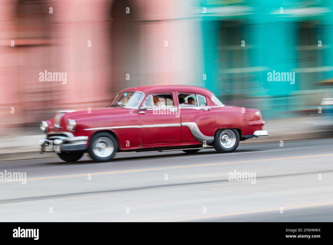 Cuba, la Havane. Voitures anciennes et classiques. Chieftain 1954 de Pontiac. 2016-03-31 Banque D'Images