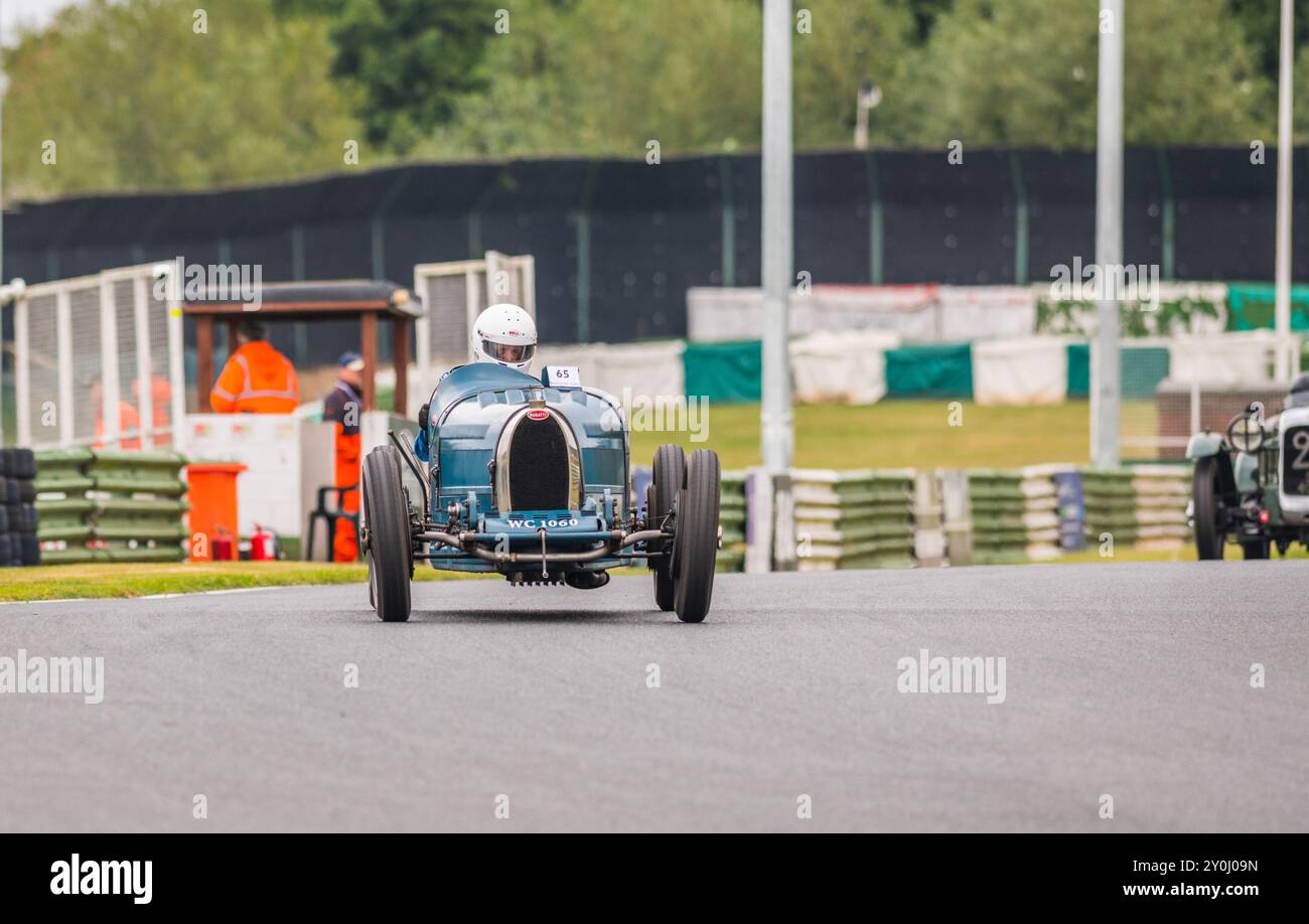 Le Vintage Sports car Club, V.S.C.C. course Day événement sur le circuit de course Mallory Park, Leicestershire, Angleterre, Royaume-Uni, août, 2023. Banque D'Images