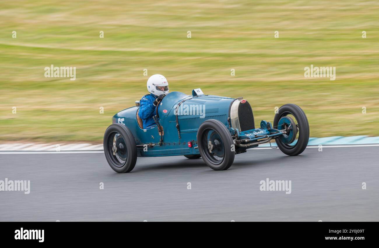 Le Vintage Sports car Club, V.S.C.C. course Day événement sur le circuit de course Mallory Park, Leicestershire, Angleterre, Royaume-Uni, août, 2023. Banque D'Images