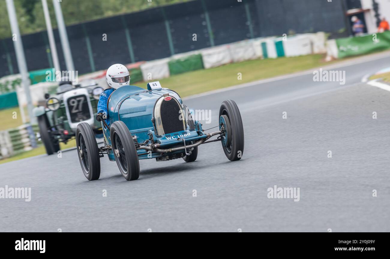 Le Vintage Sports car Club, V.S.C.C. course Day événement sur le circuit de course Mallory Park, Leicestershire, Angleterre, Royaume-Uni, août, 2023. Banque D'Images
