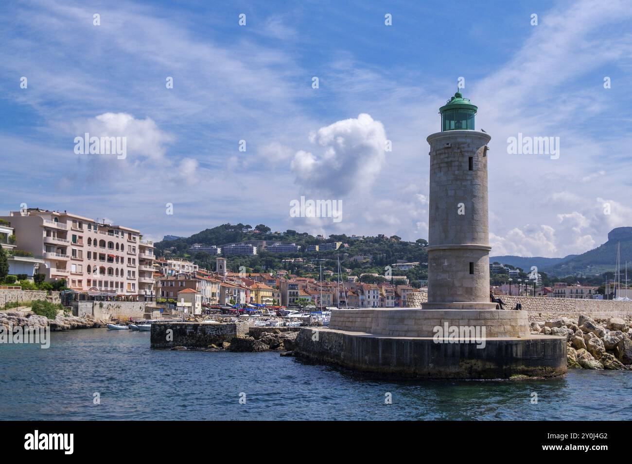 Phare et entrée du port de Cassis, Provence-Alpes-Côte d'Azur, Sud de la France, France, Europe Banque D'Images