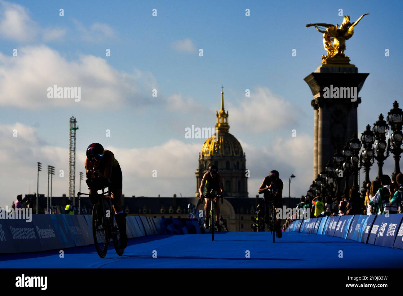 Paris, France. 2 septembre 2024. Vue générale Triathlon : lors des Jeux Paralympiques de Paris 2024 au Pont Alexandre à Paris, France . Crédit : AFLO SPORT/Alamy Live News Banque D'Images