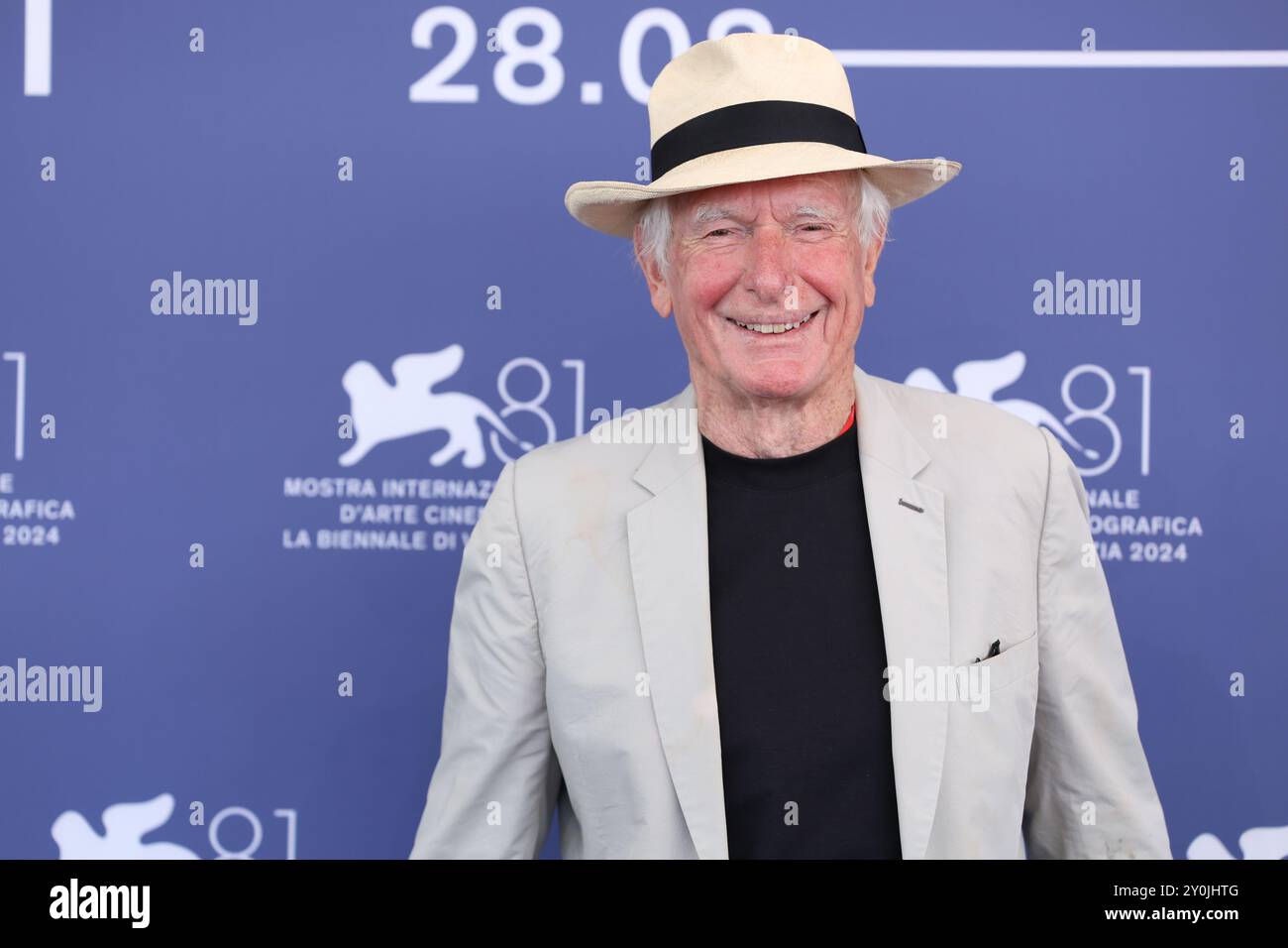 Venise, Italie. 2 septembre 2024. Le réalisateur australien Peter Weir pose pour le photocall lors du 81e Festival du film de Venise à Venise, en Italie, le 2 septembre 2024. Weir a reçu le Lion d'or pour l'accomplissement de toute une vie du festival du film lundi. Crédit : Li Jing/Xinhua/Alamy Live News Banque D'Images