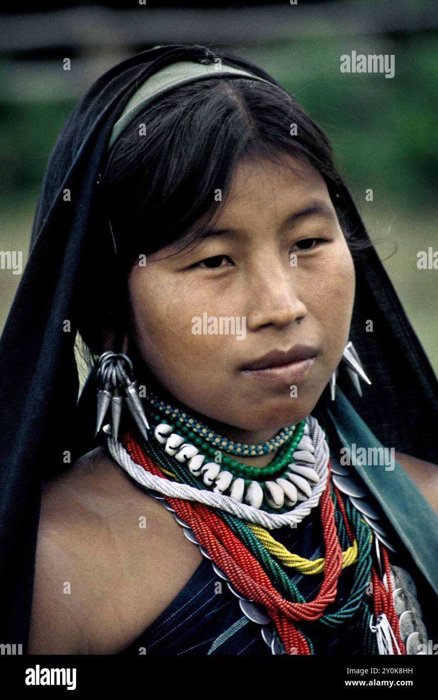 Portrait d'une femme Gayo / Kayaw Karen prise dans l'un des villages autour de Loikaw, Banque D'Images