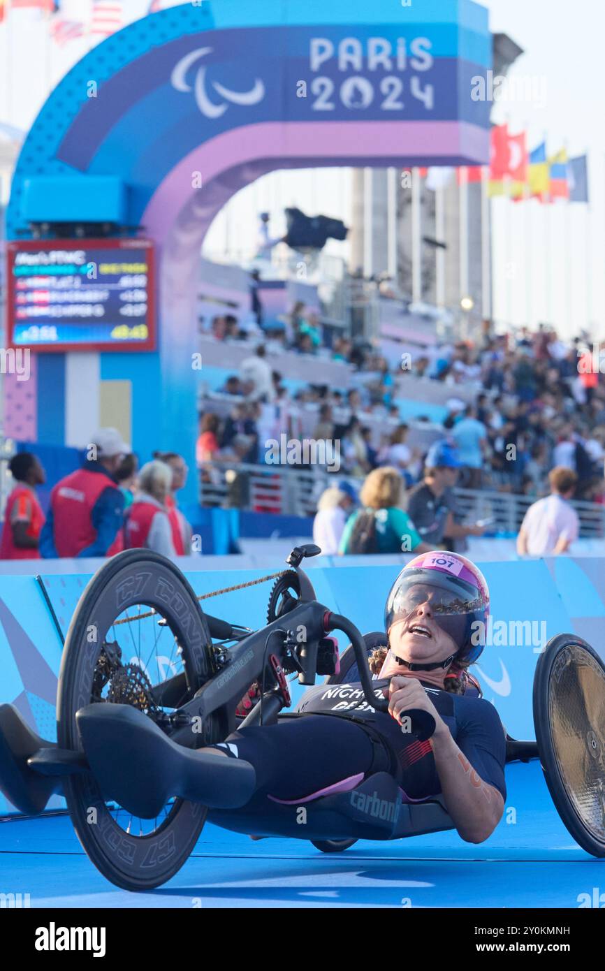 2 septembre 2024, Paris, France. Melissa Nicholls de Grande-Bretagne dans le para Triathlon féminin PTWC au Pont Alexandre III le jour 5 des Jeux Paralympiques de Paris 2024. Crédit Roger Bool / Alamy Live News Banque D'Images