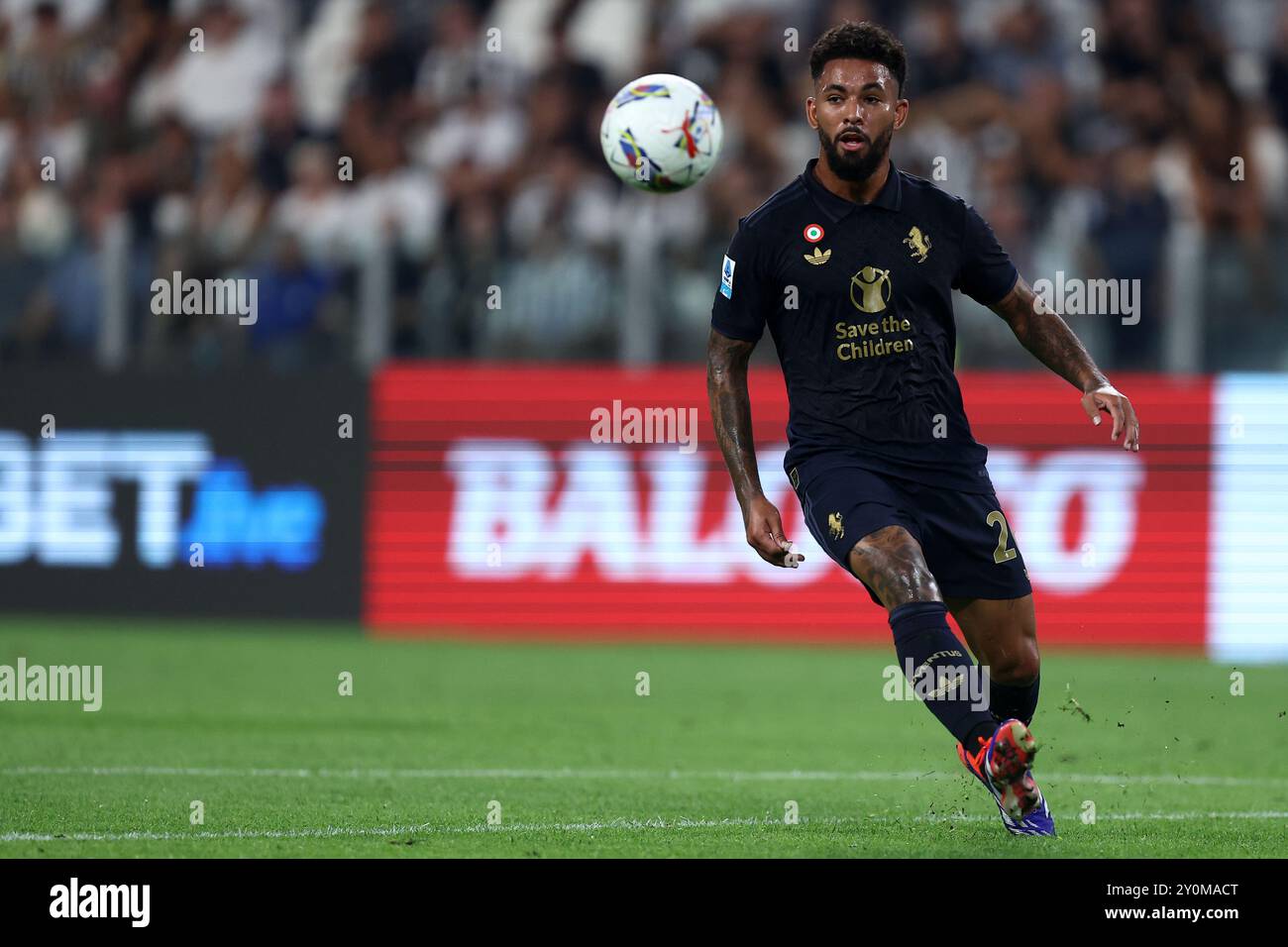 Douglas Luiz de Juventus FC en action lors du match de Serie A entre la Juventus FC et l'AS Roma au stade Allianz le 1er septembre 2024 à Turin, Italie . Banque D'Images