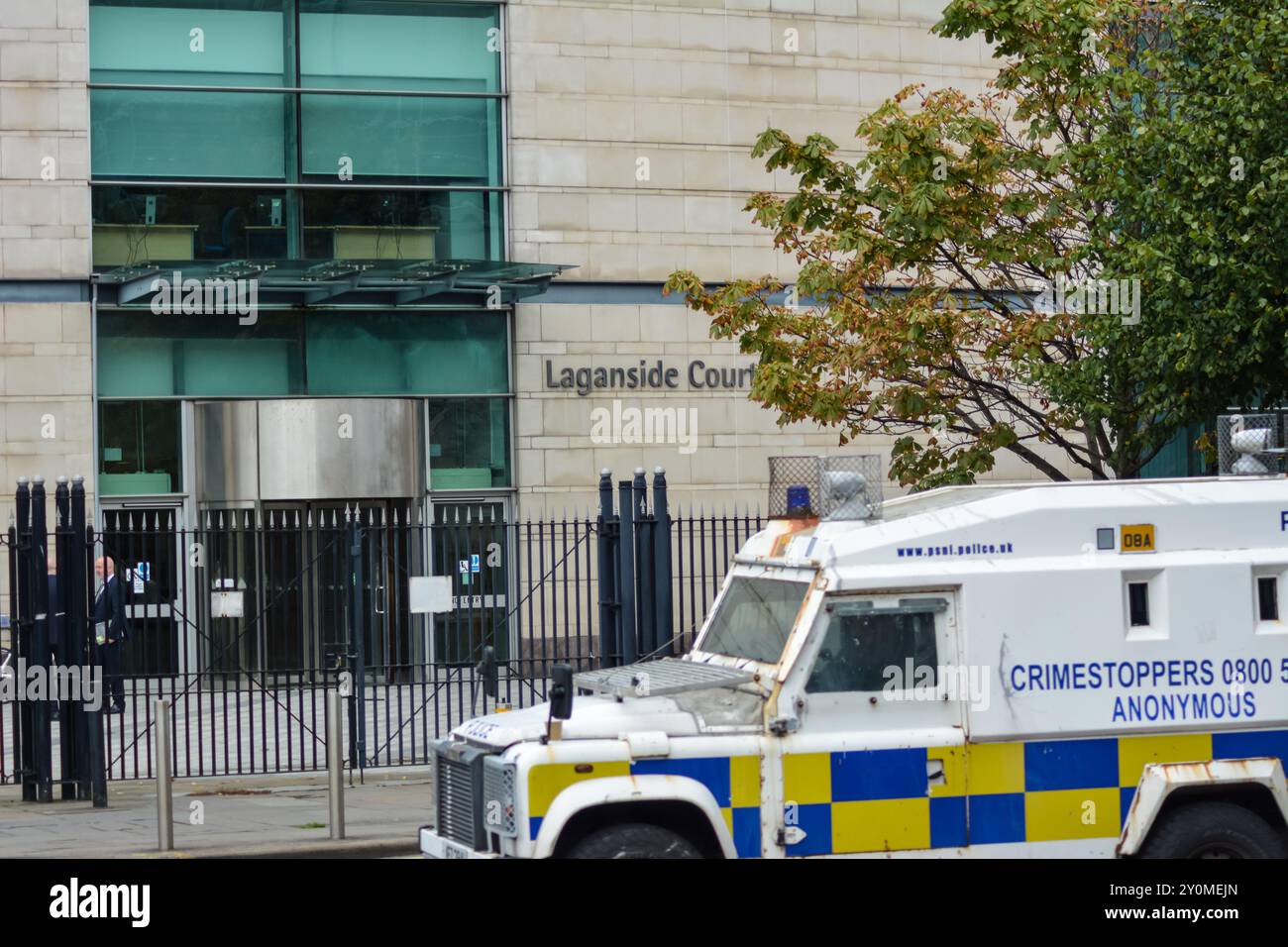 Belfast, Royaume-Uni 03/09/2024 PSNI Landrovers devant Laganside court Belfast Northern Ireland credit:HeadlineX/Alamy Live News Banque D'Images