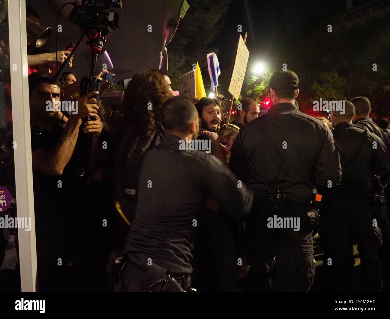 Jérusalem-Ouest, Israël. 02 septembre 2024. Manifestation devant la maison de Netanyahou à Jérusalem pour démanteler un accord d'otages. Banque D'Images