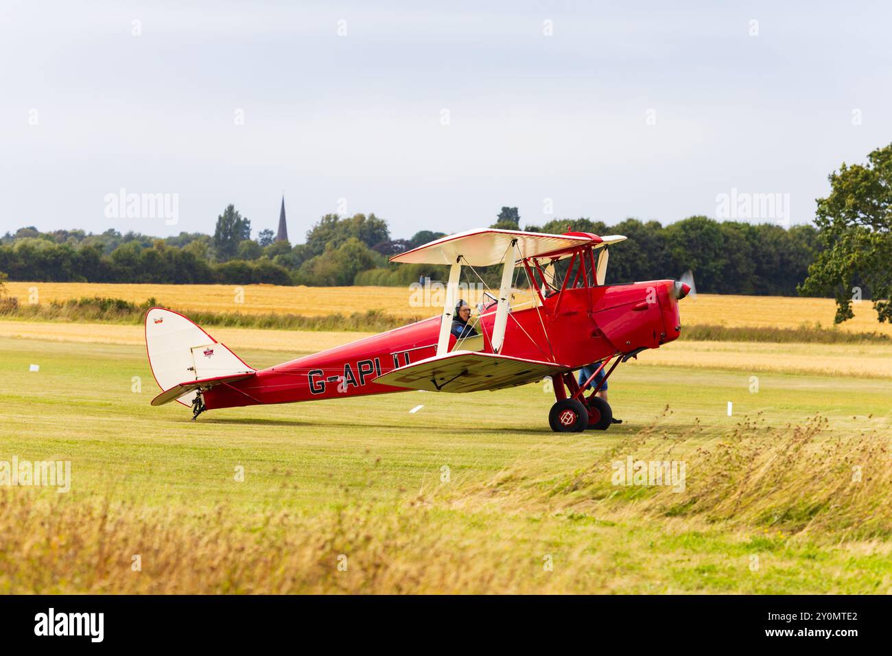 Tiger Moth DH82A, G-APLU, roulant pour décoller. Spectacle Little Gransden Air en août 2024. Banque D'Images