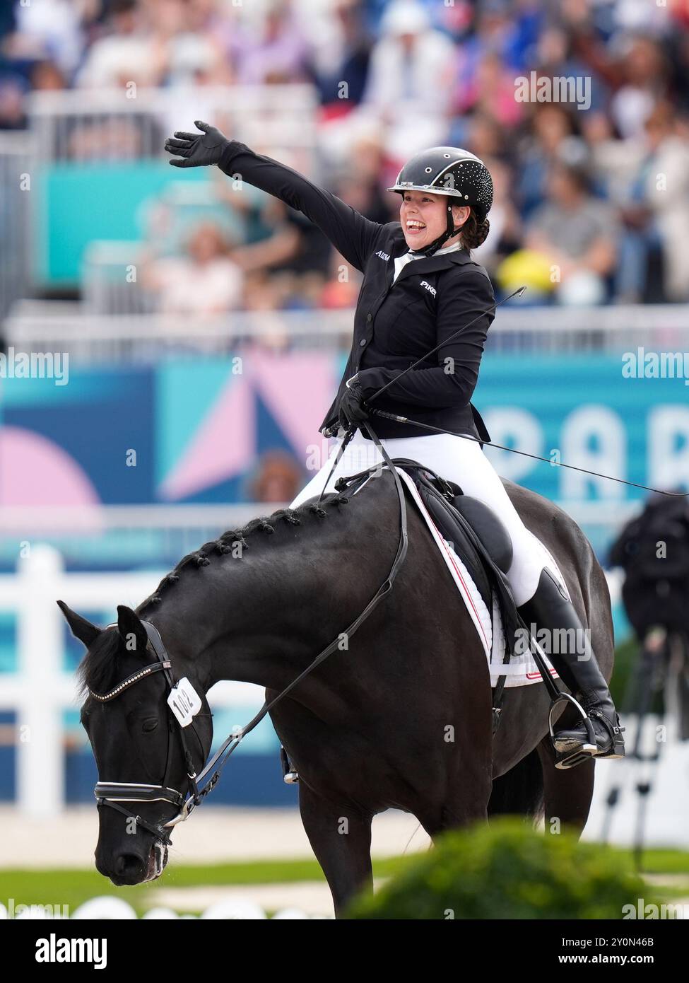 L'autrichienne Julia Sciancalepore chevauchant Heinrich IV Waves lors de l'épreuve individuelle - Grade I au Château de Versailles le sixième jour des Jeux paralympiques d'été de Paris 2024. Date de la photo : mardi 3 septembre 2024. Banque D'Images