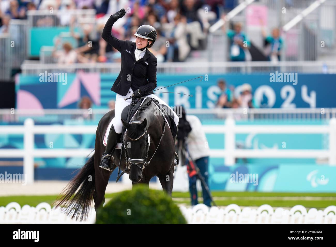 L'autrichienne Julia Sciancalepore chevauchant Heinrich IV Waves lors de l'épreuve individuelle - Grade I au Château de Versailles le sixième jour des Jeux paralympiques d'été de Paris 2024. Date de la photo : mardi 3 septembre 2024. Banque D'Images