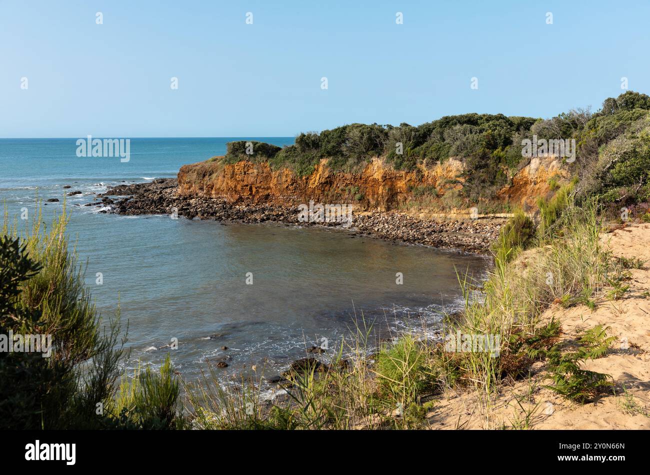 Falaises ocres de la pointe Cayola aux Sables d'Olonne (Vendée - France) Banque D'Images