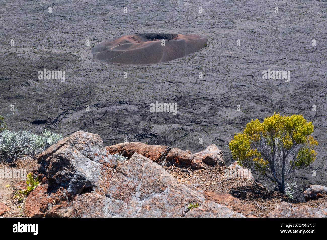 Le cratère Dolomieu du volcan Piton de la Fournaise sur l'île tropicale française de la Réunion Banque D'Images