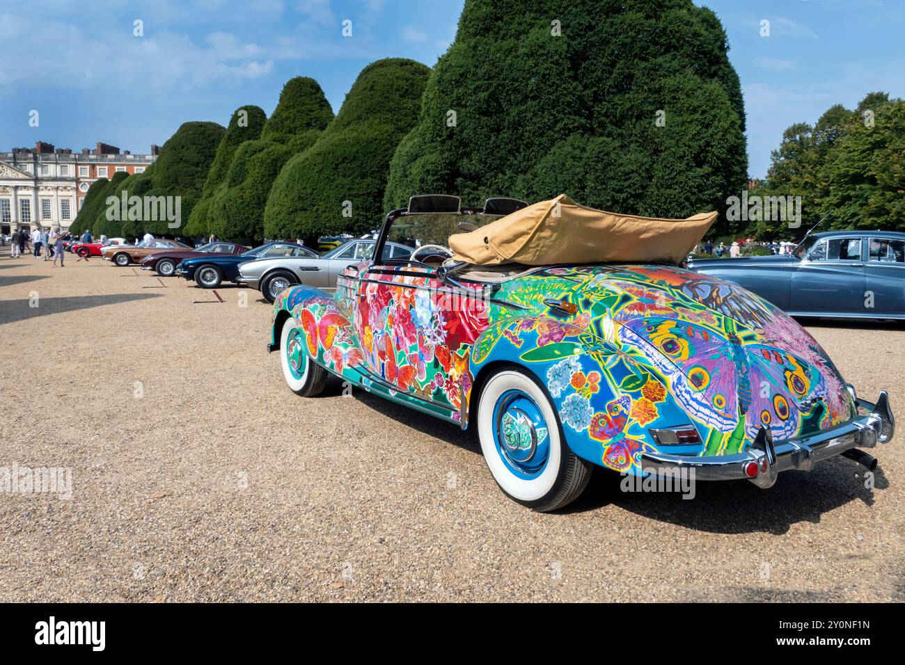 Mercedes-Benz 220A Cabriolet 1952 peint par Hiro Yanagata au concours d'élégance Hampton court Palace Londres UK 2024 Banque D'Images