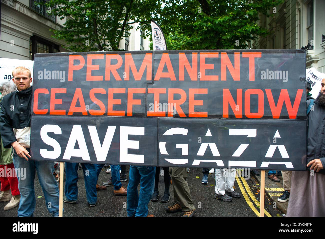 Londres, Royaume-Uni. 6 juillet 2024. Signe de protestation lors de la manifestation de la Marche nationale pour la Palestine à Londres, exigeant que le gouvernement mette fin au génocide, cesse d'armer Israël et Justice pour la Palestine. Banque D'Images