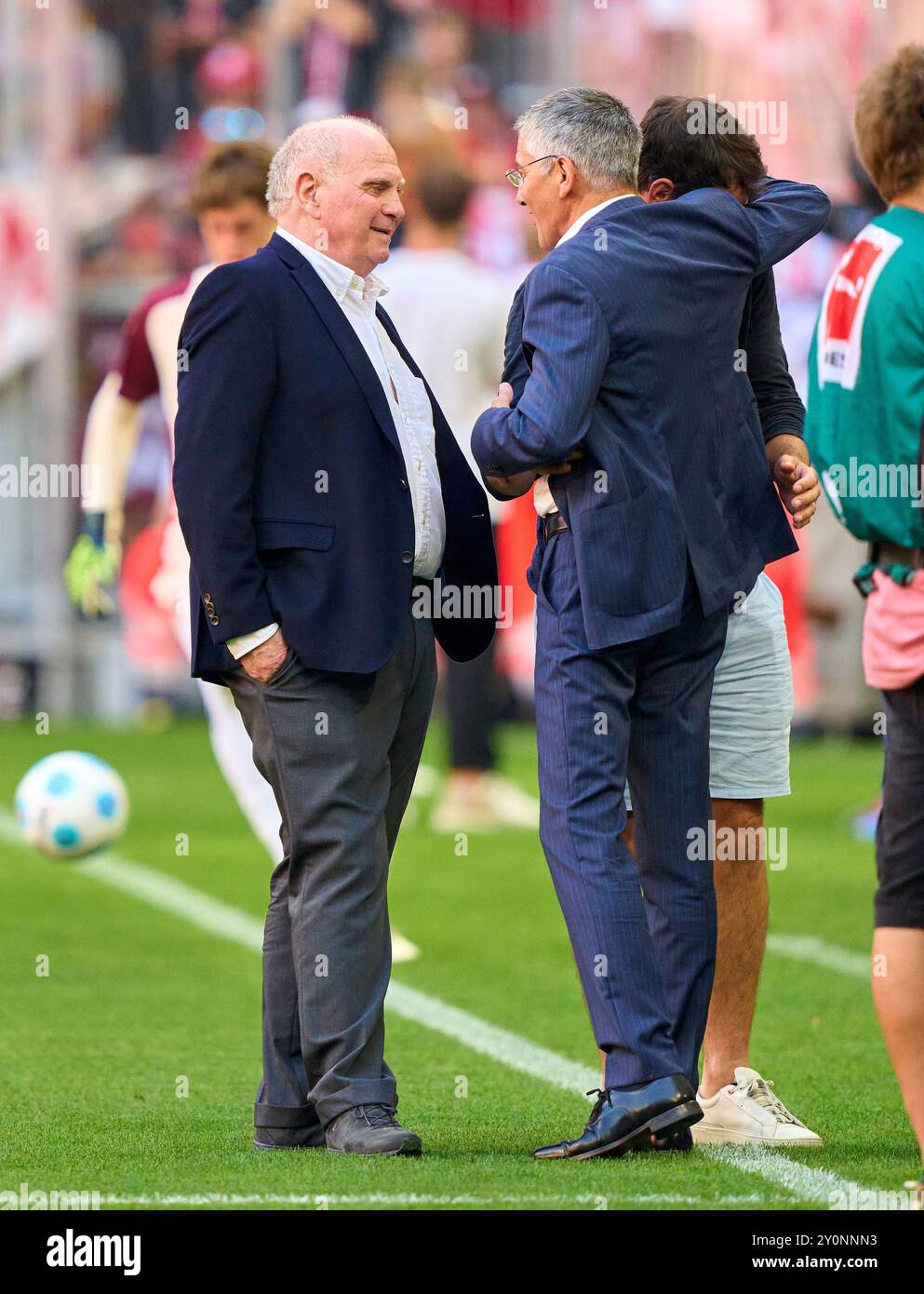 Uli HOENESS (ancien président du FCB), Ehrenpraesident, Felix Neureuther, Herbert HAINER, président du FCB et ex CEO Adidas dans le match FC BAYERN MUENCHEN - SC FREIBURG 2-0 le 1er septembre 2024 à Munich, Allemagne. Saison 2024/2025, 1.Bundesliga, FCB,, Muenchen, journée 2, 2.Spieltag photographe : ddp images / STAR-images - LA RÉGLEMENTATION DFL INTERDIT TOUTE UTILISATION DE PHOTOGRAPHIES comme SÉQUENCES D'IMAGES et/ou QUASI-VIDÉO - Banque D'Images