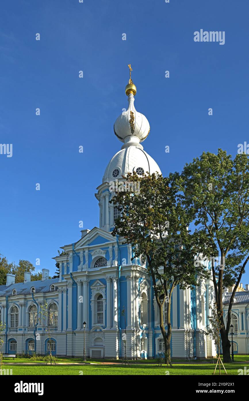 Église d'Alexandre Nevski au monastère de Smolny (couvent de la Résurrection Novodevichy) à Pétersbourg, Russie Banque D'Images