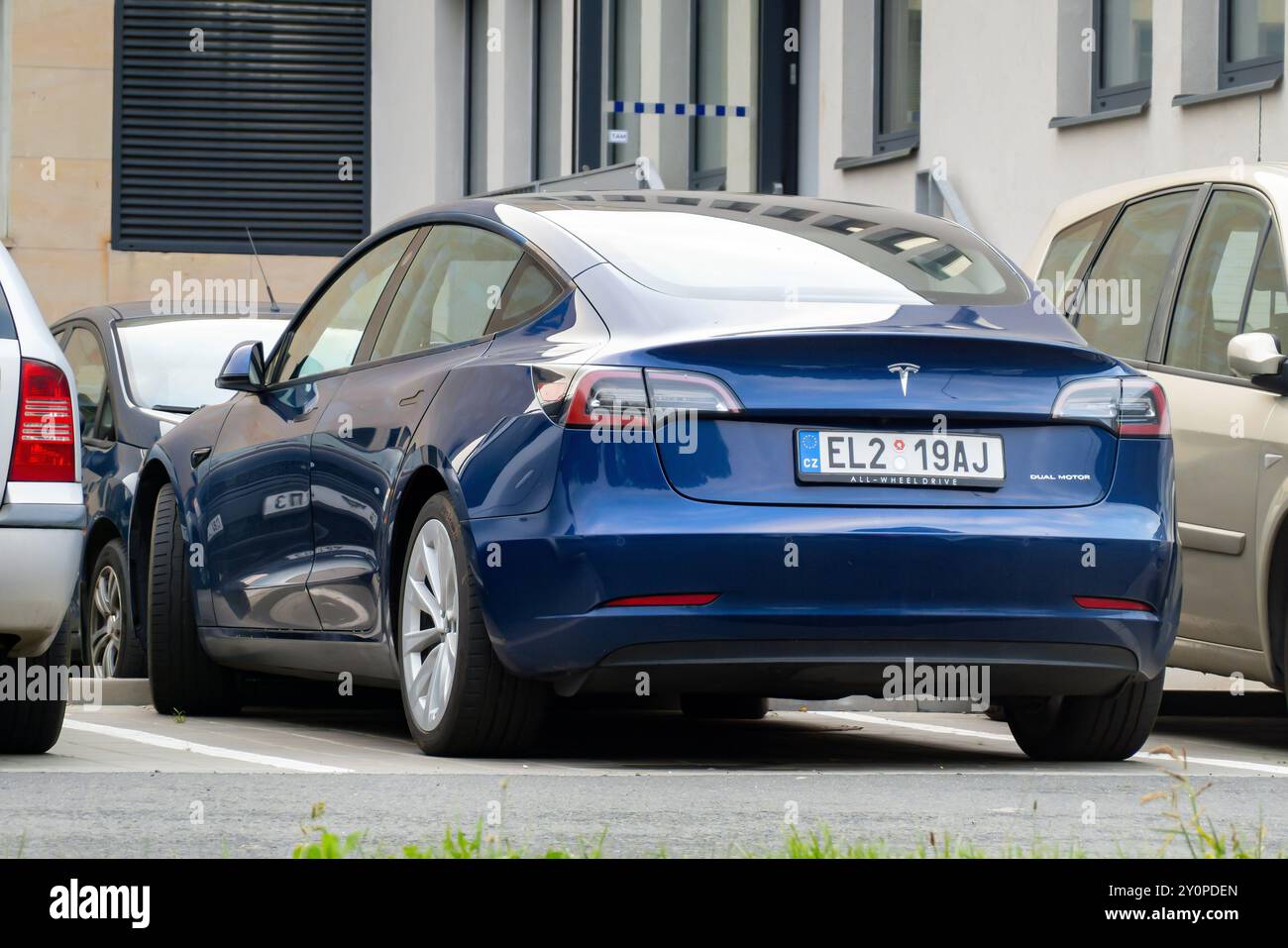 HAVIROV, TCHÉQUIE - 14 SEPTEMBRE 2023 : vue arrière de la voiture électrique Tesla Model 3 Dual Motor Banque D'Images