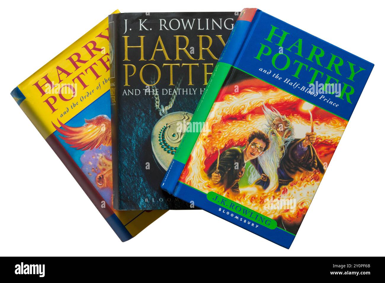 Sélection de livres Harry Potter par JK Rowling avec Harry Potter et le livre Prince de sang-mêlé sur le dessus isolé sur fond blanc Banque D'Images