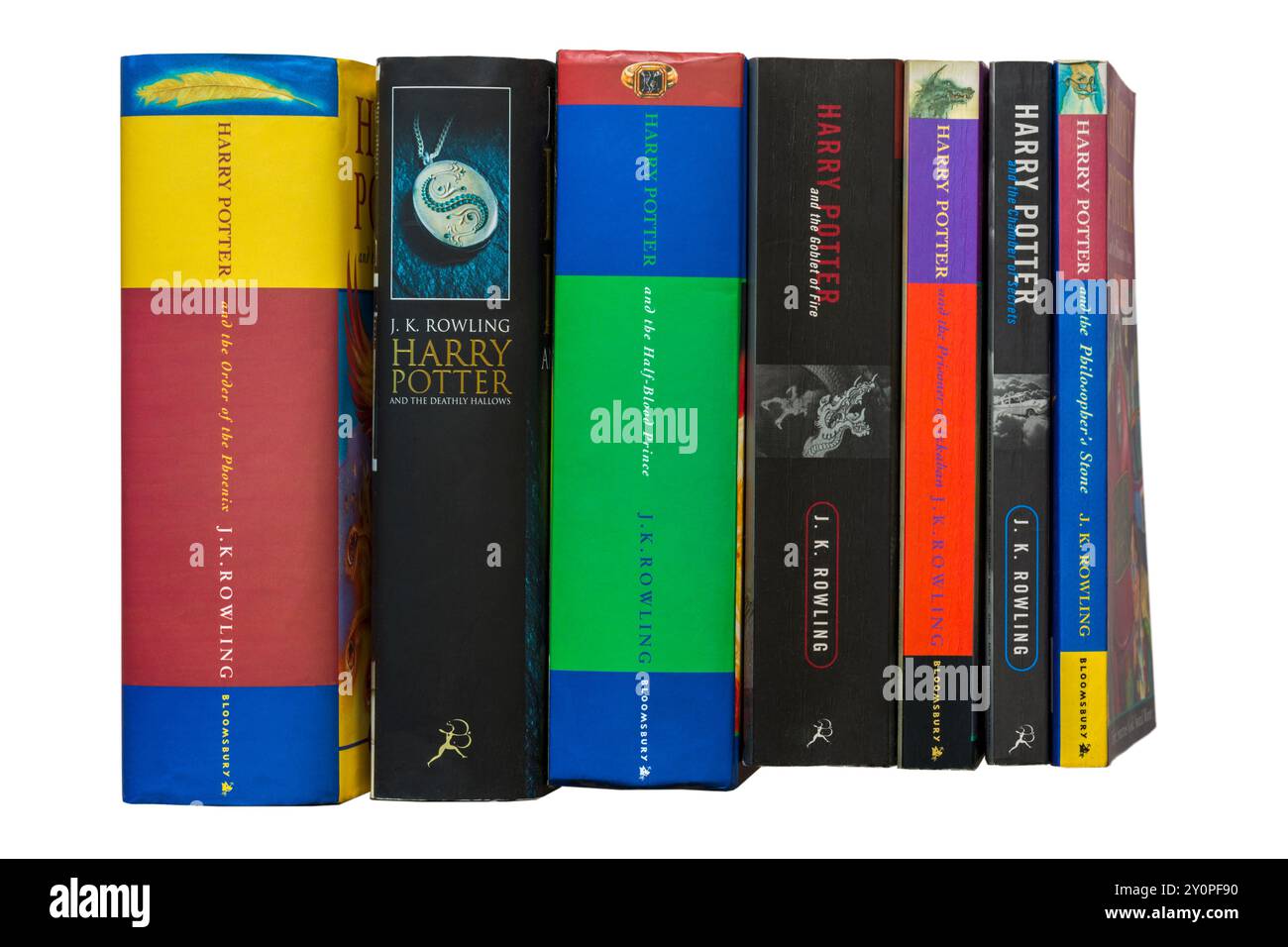 Sélection de livres Harry Potter par JK Rowling isolé sur fond blanc Banque D'Images
