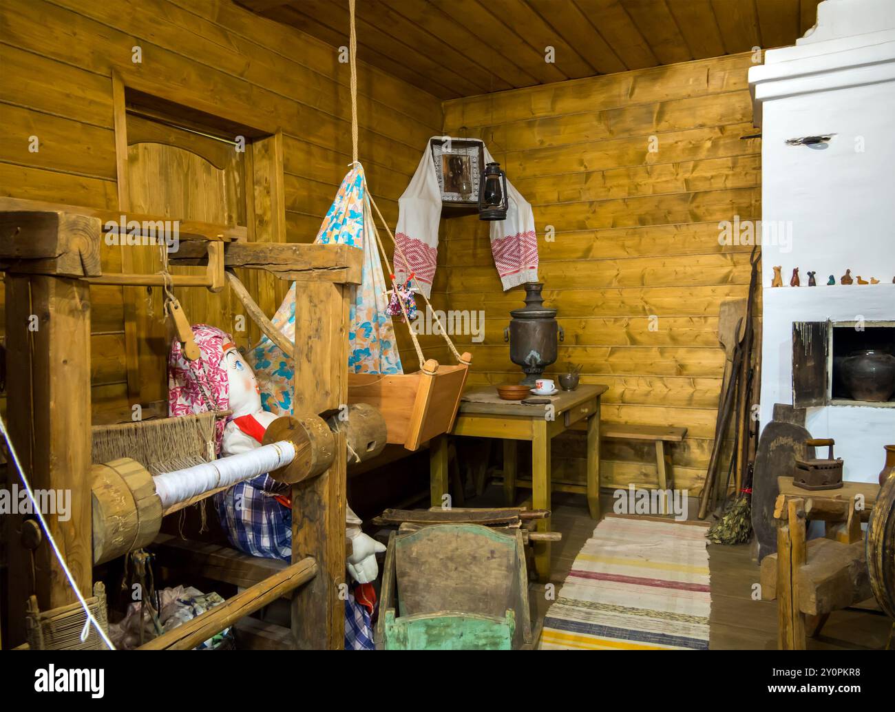 Kimry, Russie - 22 août 2023 : un fragment de l'intérieur de l'une des salles du centre de créativité artistique (salle d'exposition), Kimry, Tver regio Banque D'Images