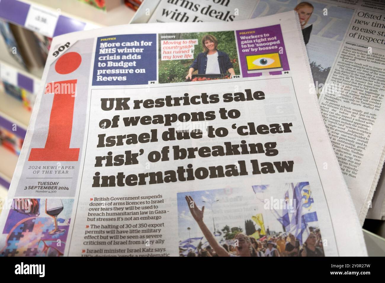 "Le Royaume-Uni restreint la vente d'armes à Israël en raison d'un "risque évident" de violation du droit international" i titre du journal page de couverture 3 septembre 2024 Londres Royaume-Uni Banque D'Images