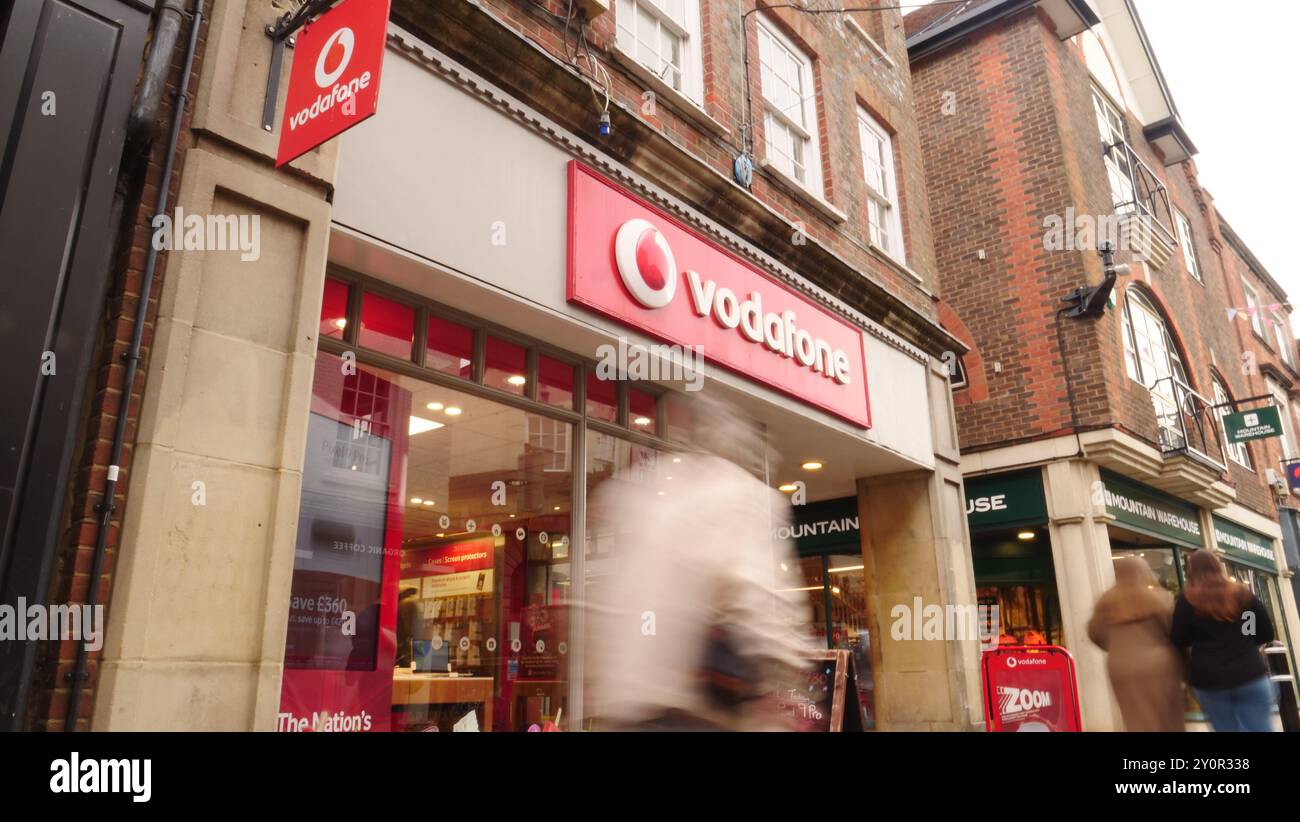 Le magasin Vodafone à Winchester High Street, Banque D'Images