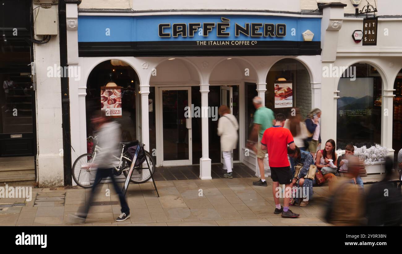 Café Caffe Nero sur Winchester High Street, Royaume-Uni Banque D'Images